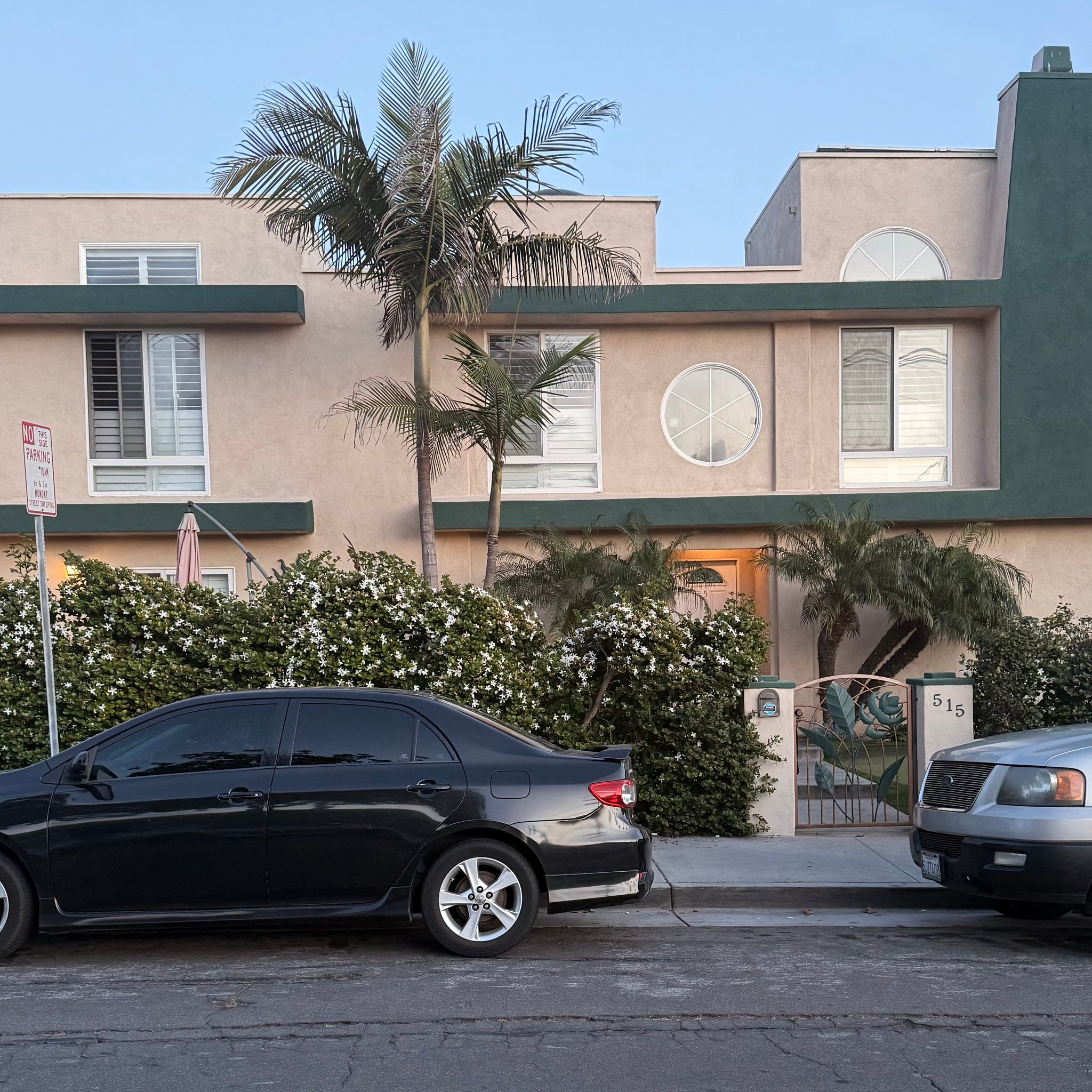 Oceanside Townhome: 515 Michigan Ave