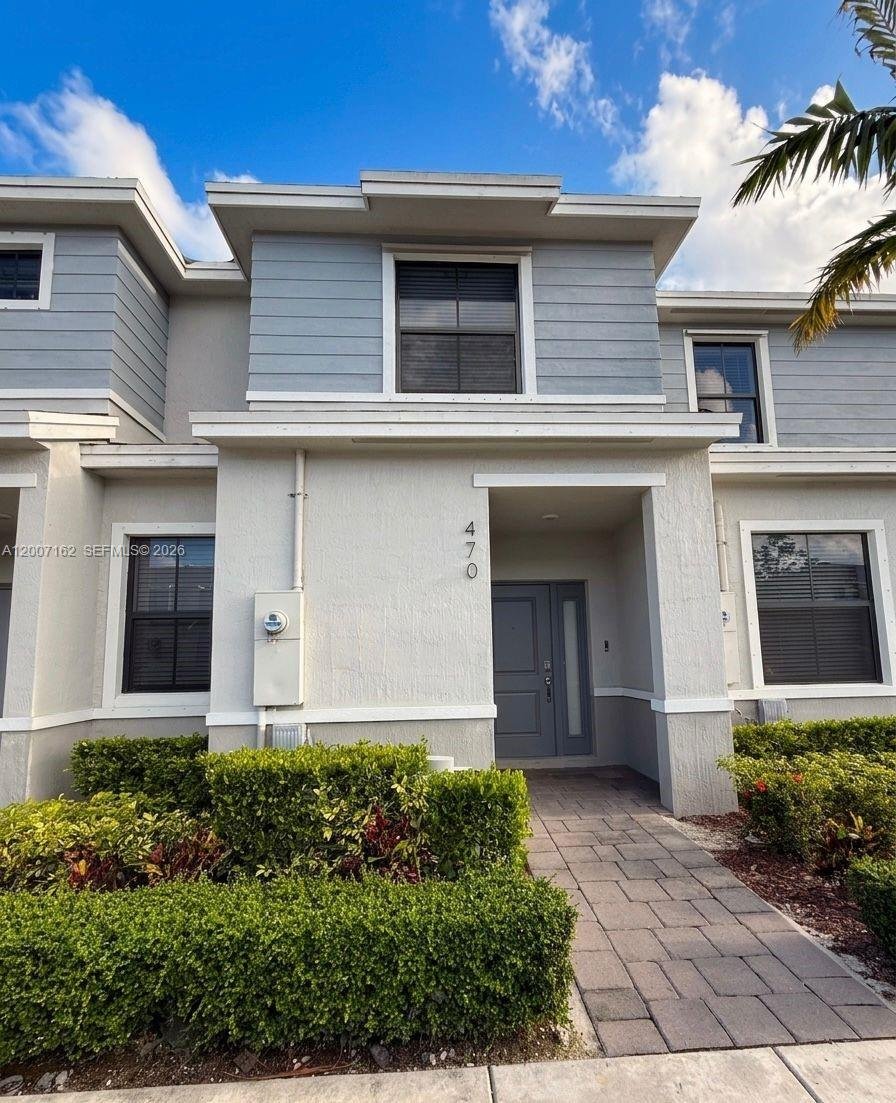 Florida City Townhome: 470 NE 12th St