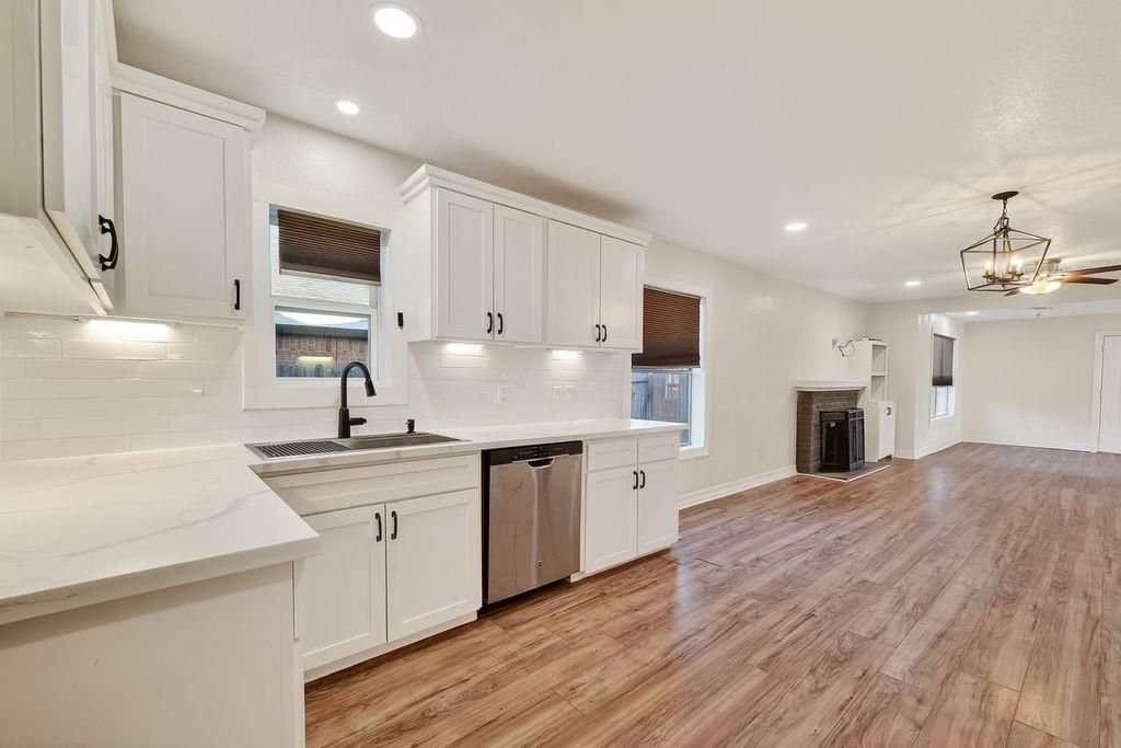 houston House: 4520 sharon st