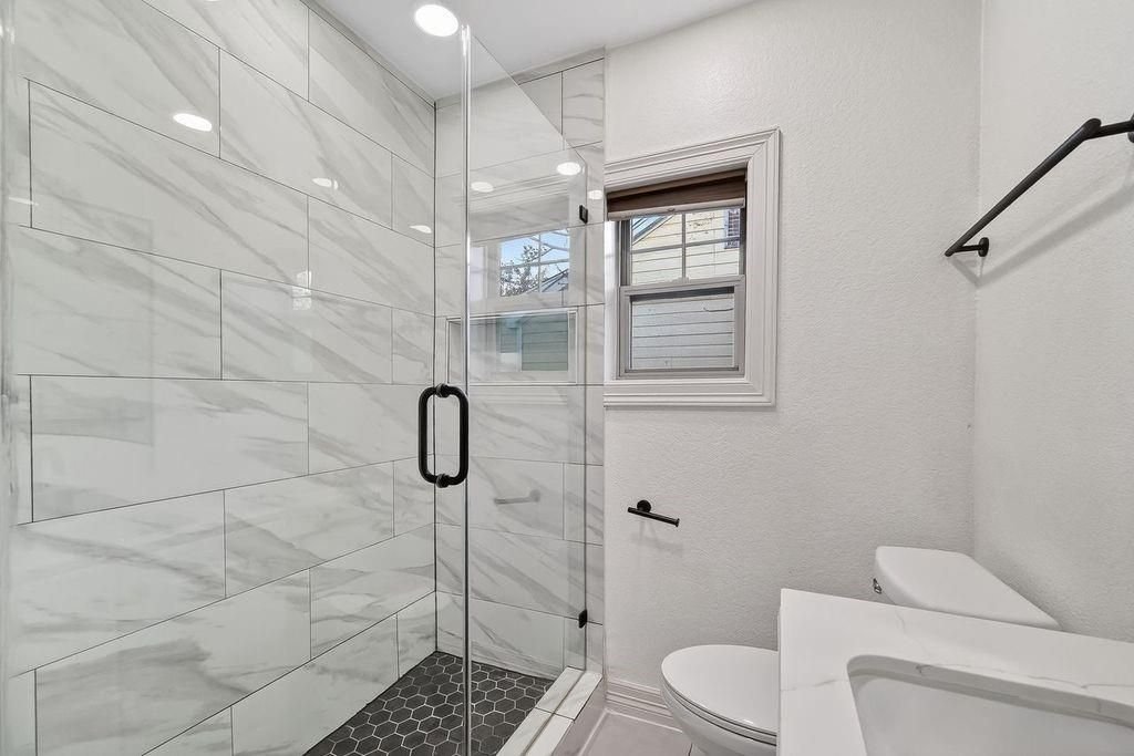 houston House: 4520 sharon st