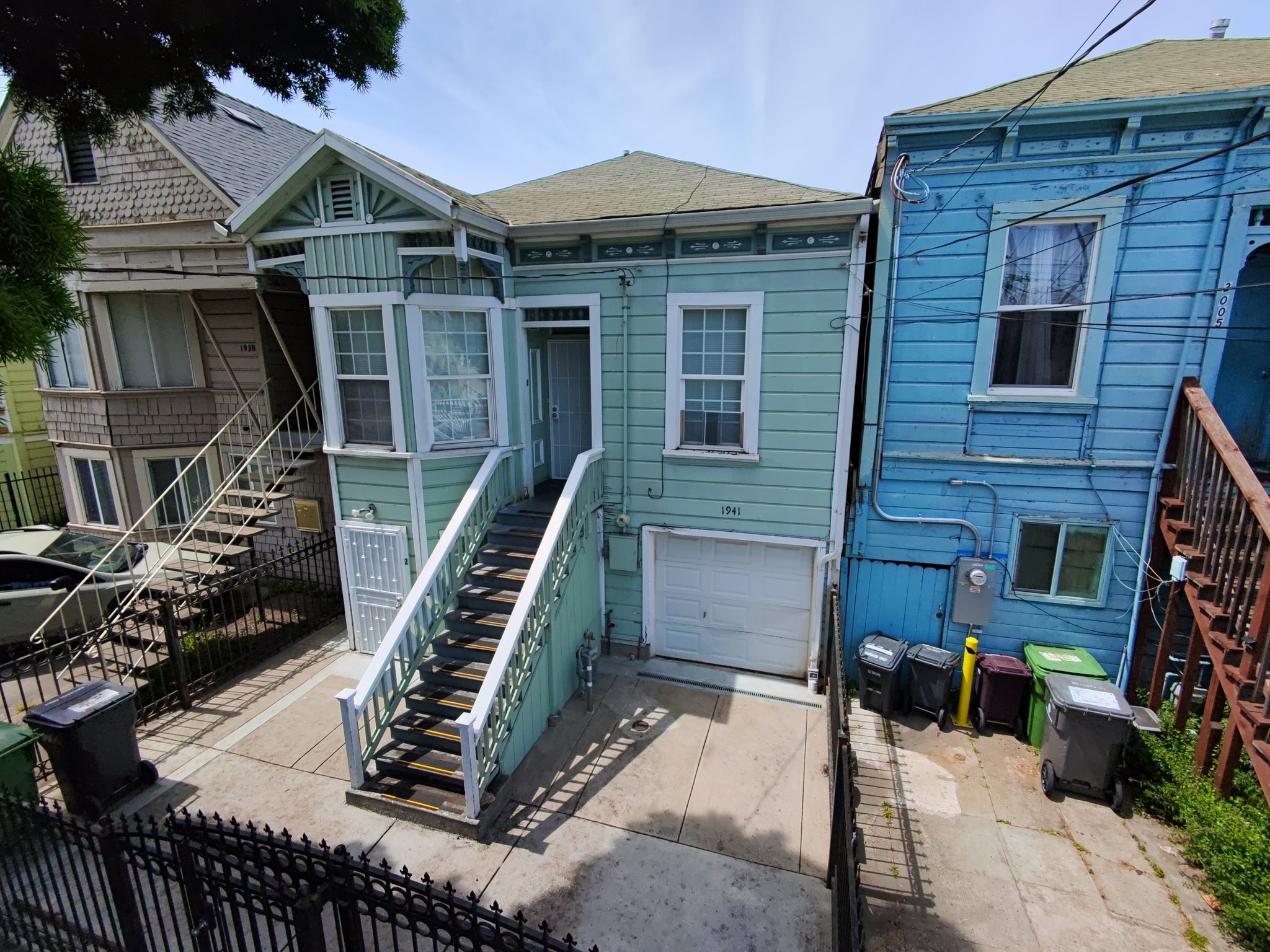 Oakland House: 1941 Chestnut St,