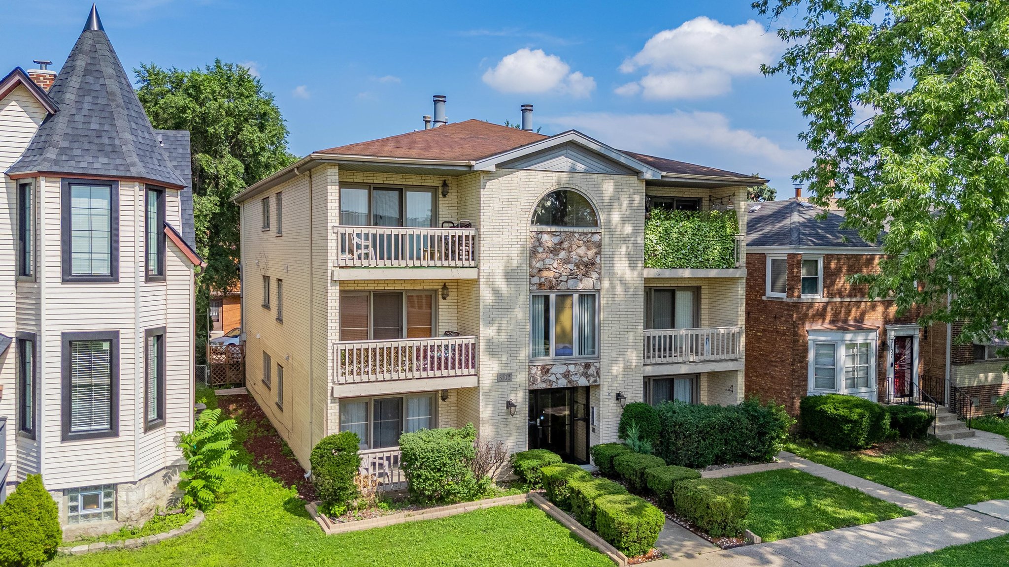 Berwyn Condo: 3103 Grove Ave