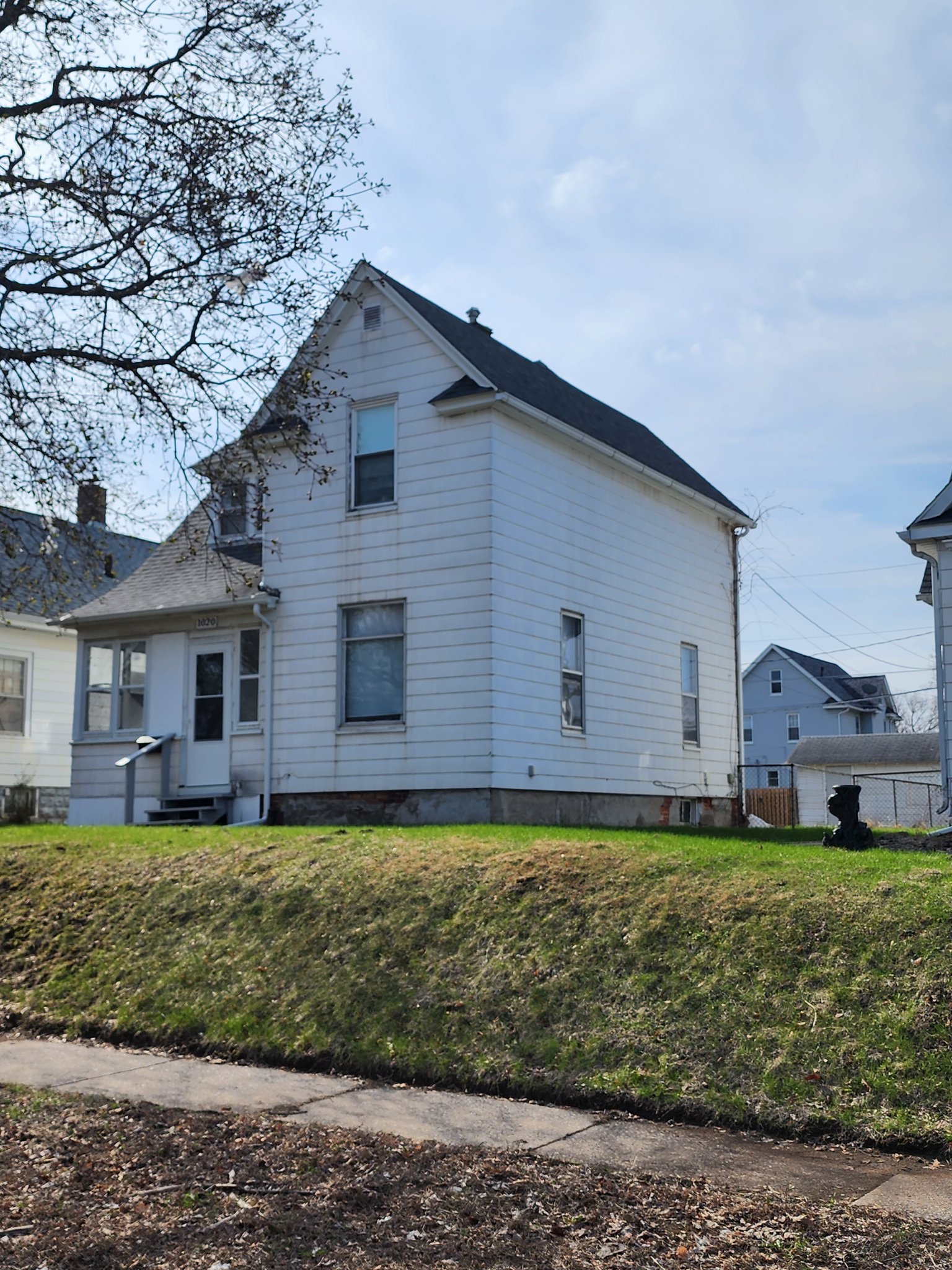 Rock Island House: 1020 16th Ave,