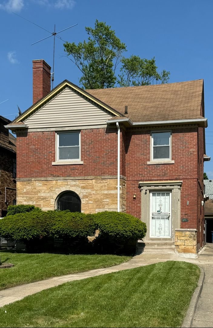 Detroit House: 17368 woodingham