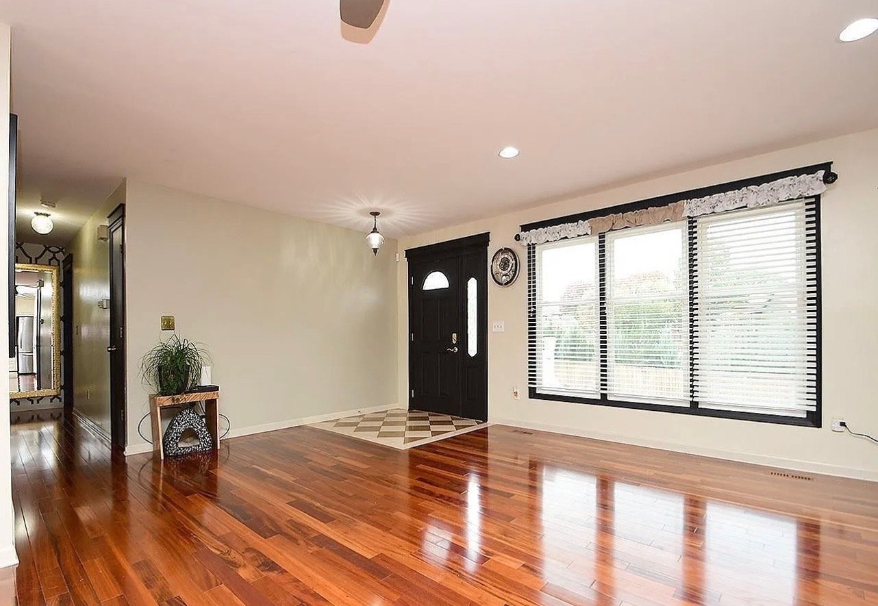 Omaha Other: 4955 Lakeshore Dr