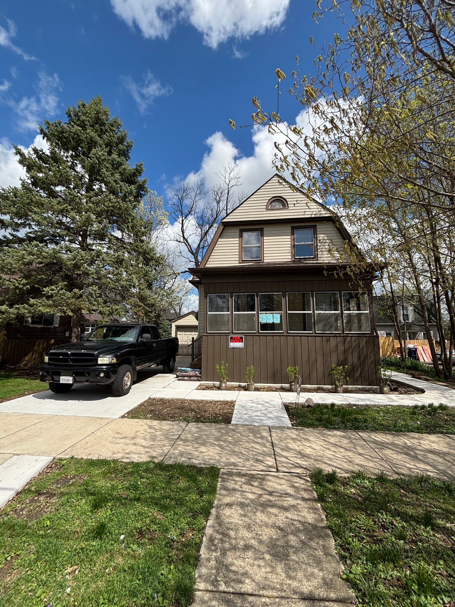 Elgin House: 261 Orchard St