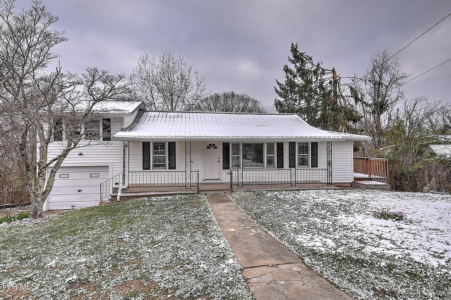 Kingsport House: 1570 Granby Road