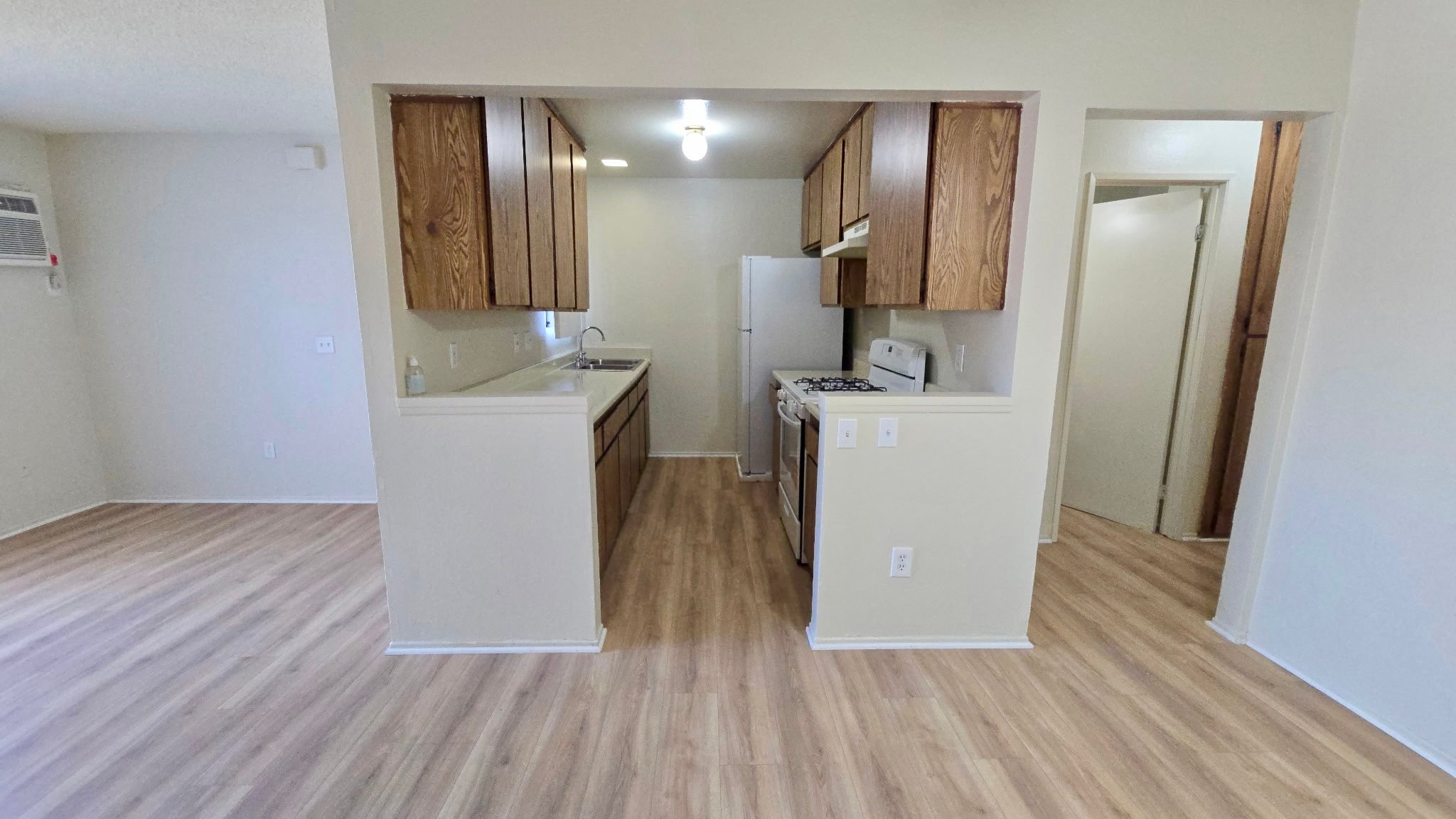 Riverside Apartment: 5906 Challen Ave