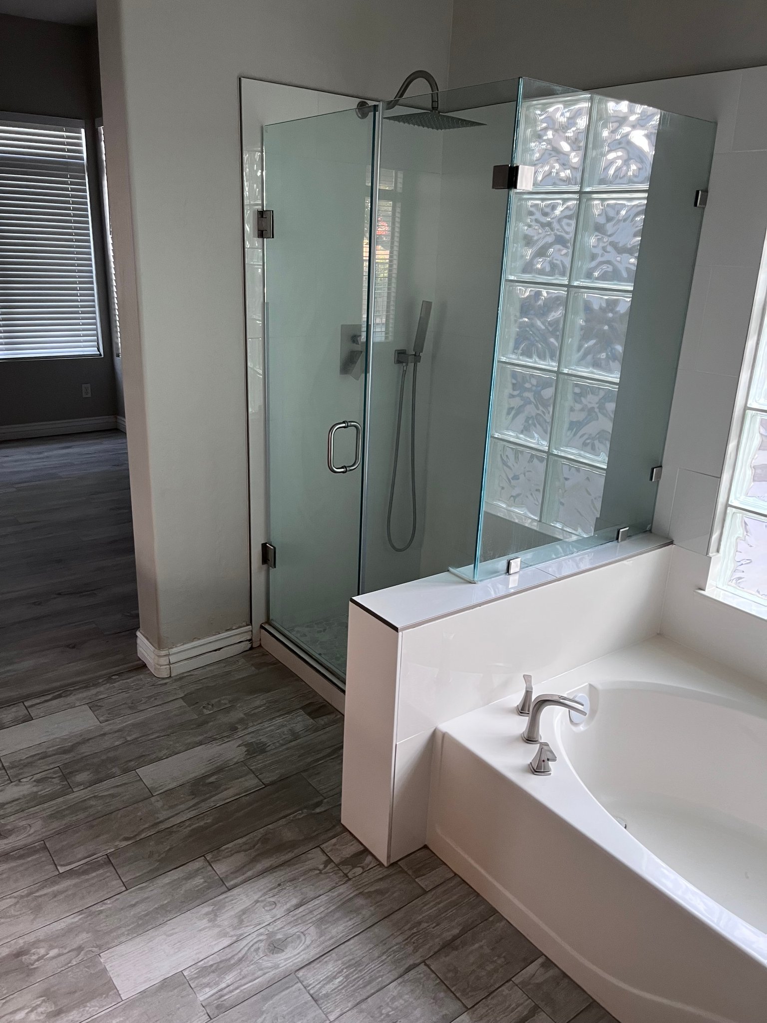 Gilbert House: 221 E Arabian Dr