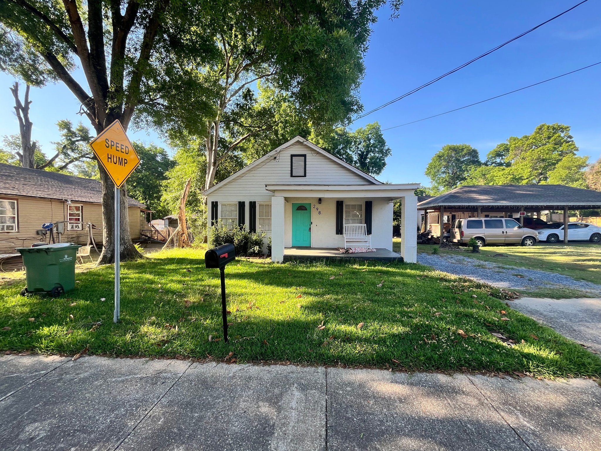 Montgomery House: 298 Broadway Street