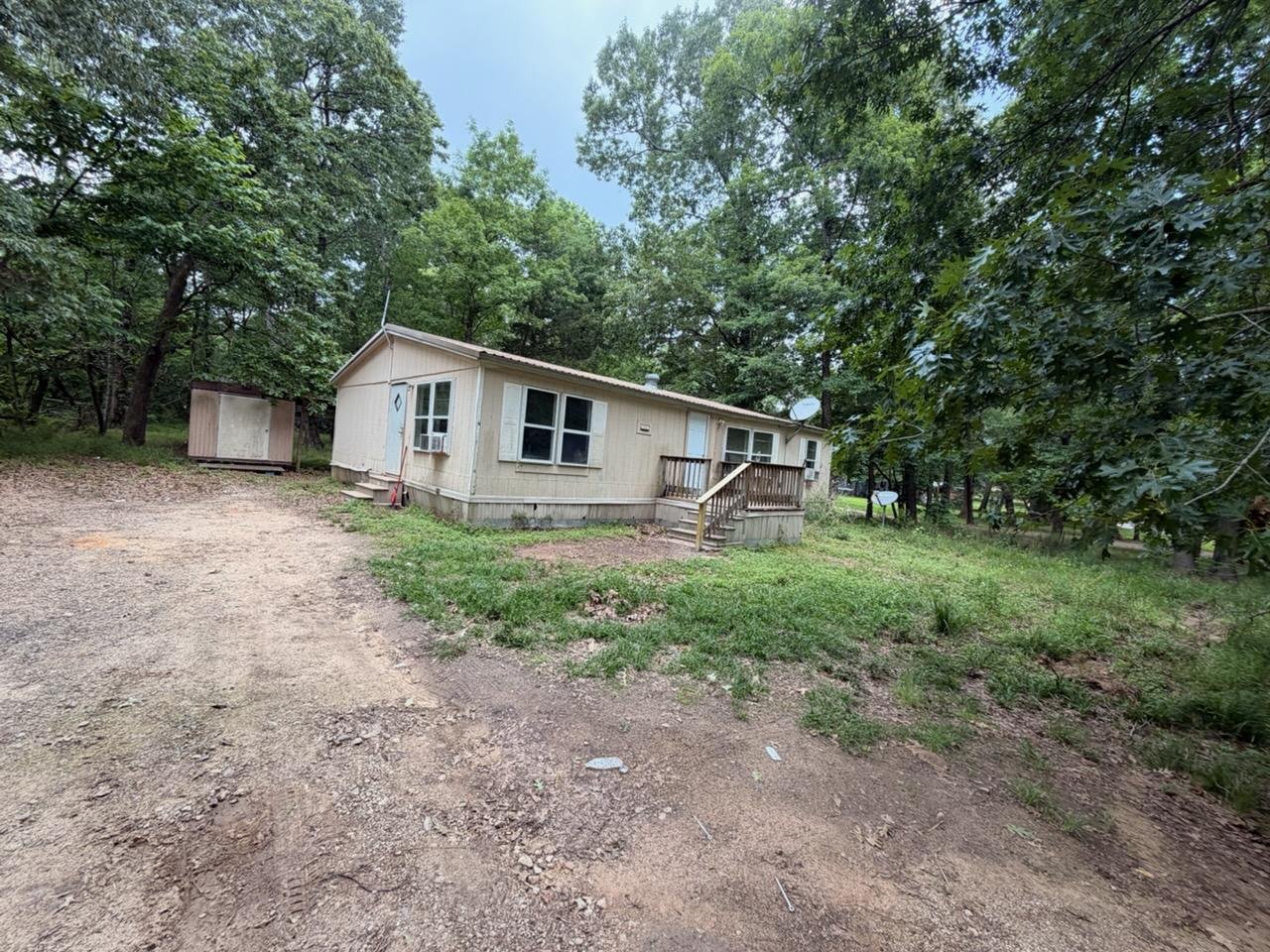 Willis House: 15505 Parret Ln,