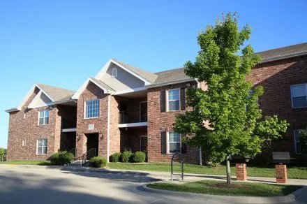 Springfield Apartment: 1365 S Scenic Ave