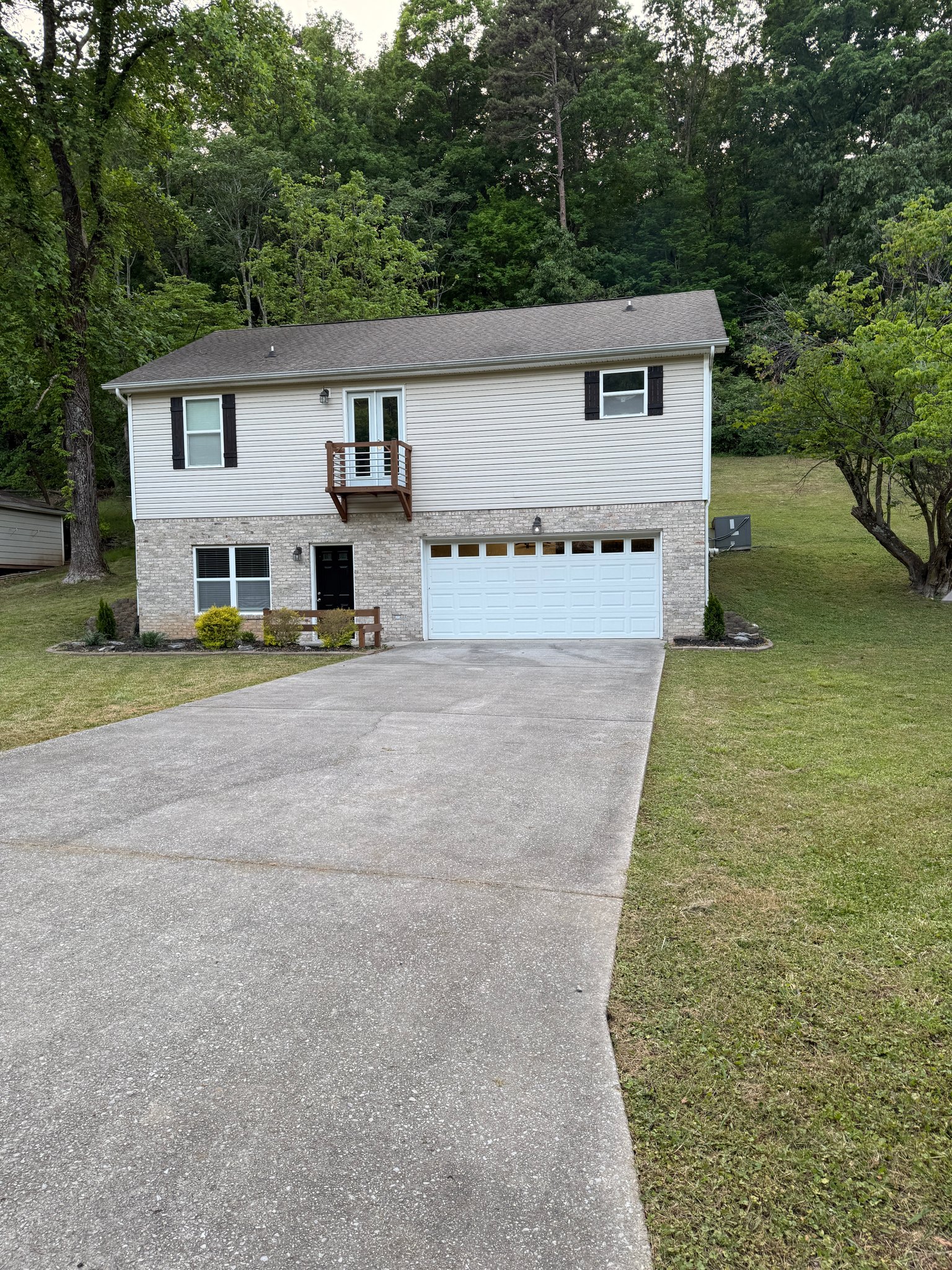 Rossville House: 135 Hogan Rd