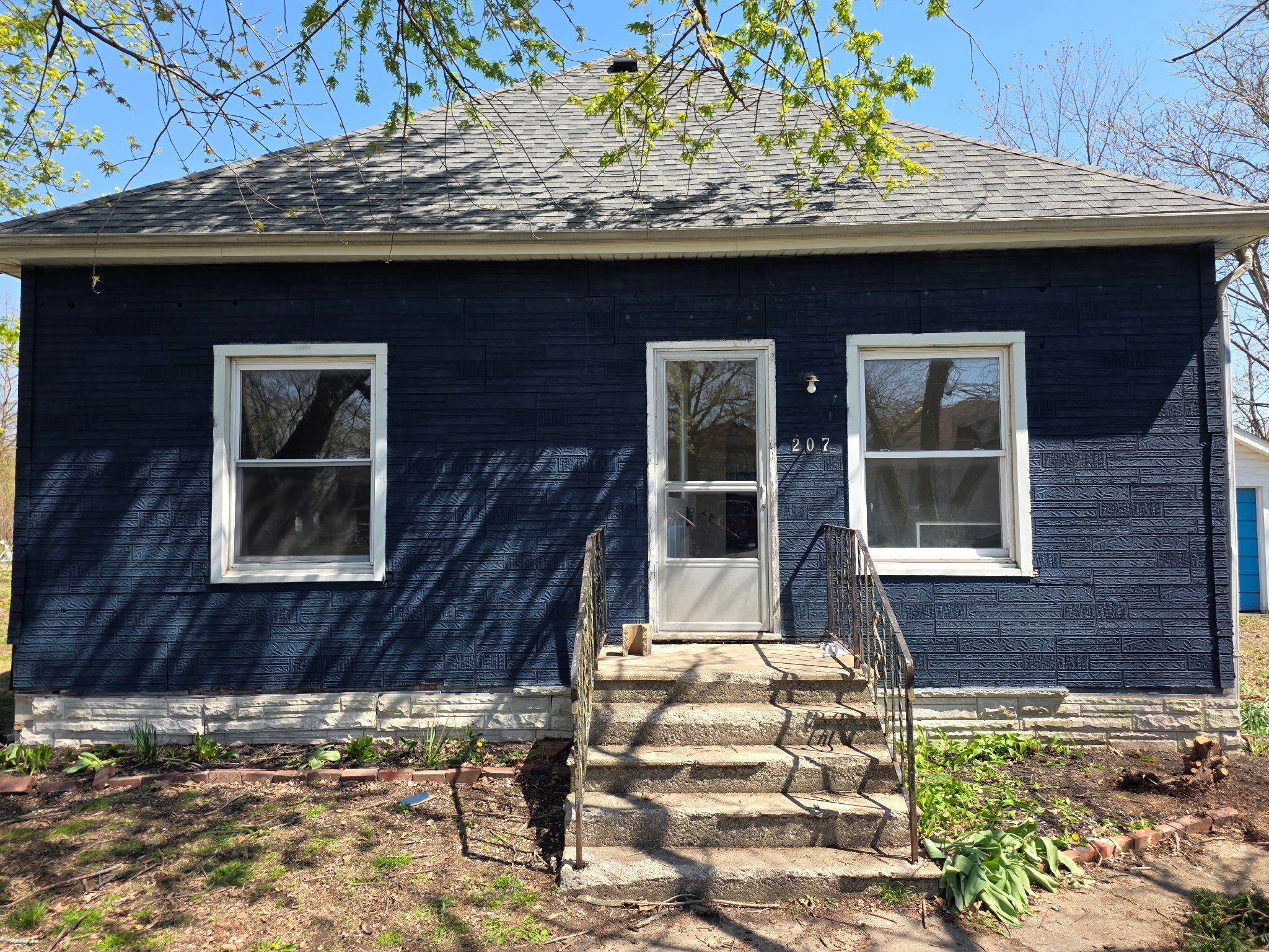 Witt House: 207 N 1st St