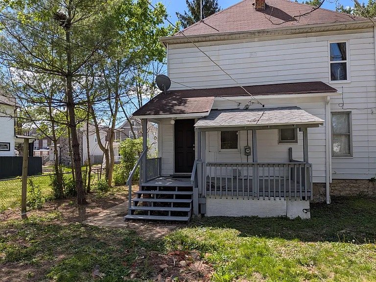 Columbus House: 60 n Harris st