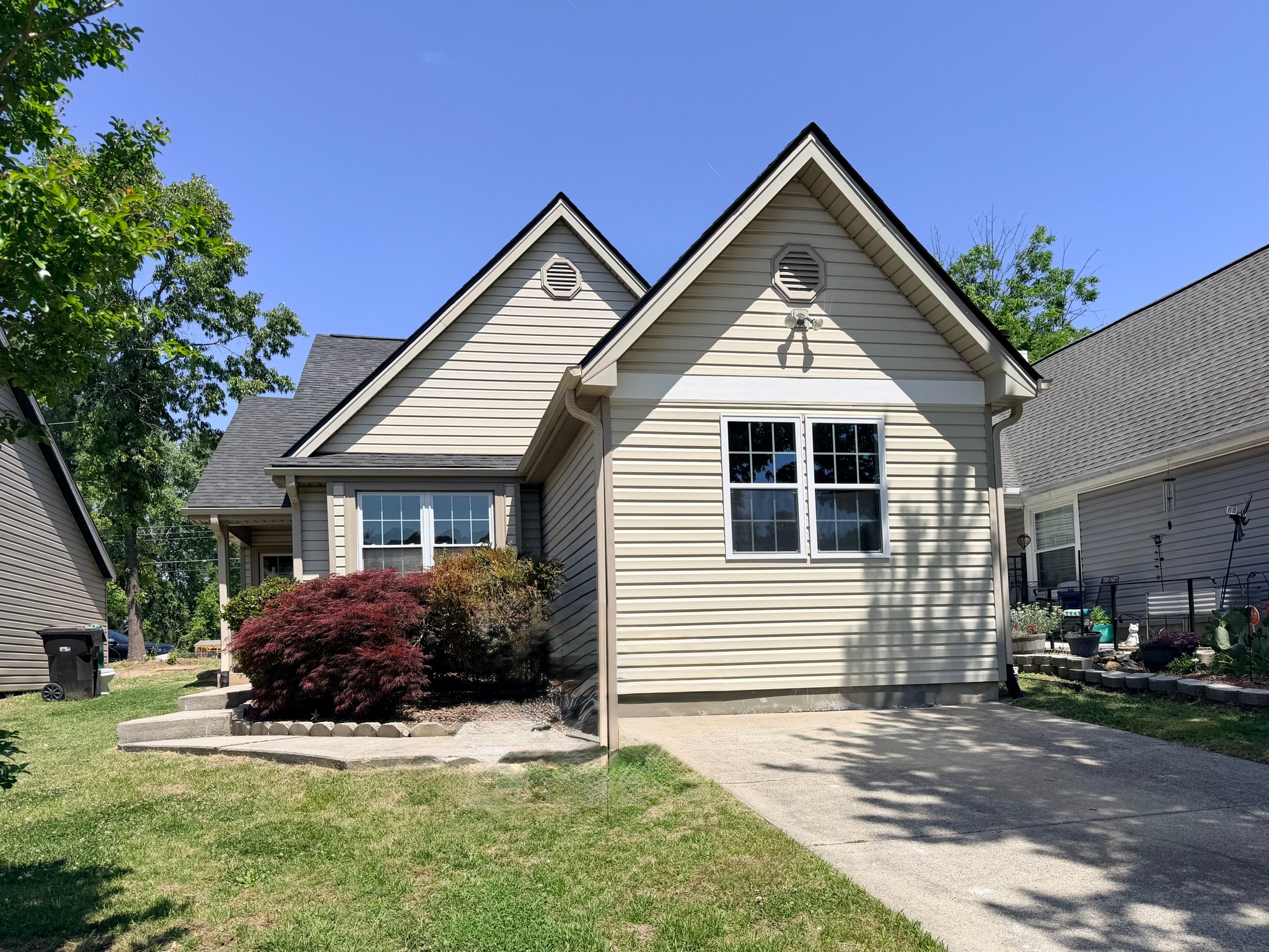 Jamestown House: 405 Amberly Dr