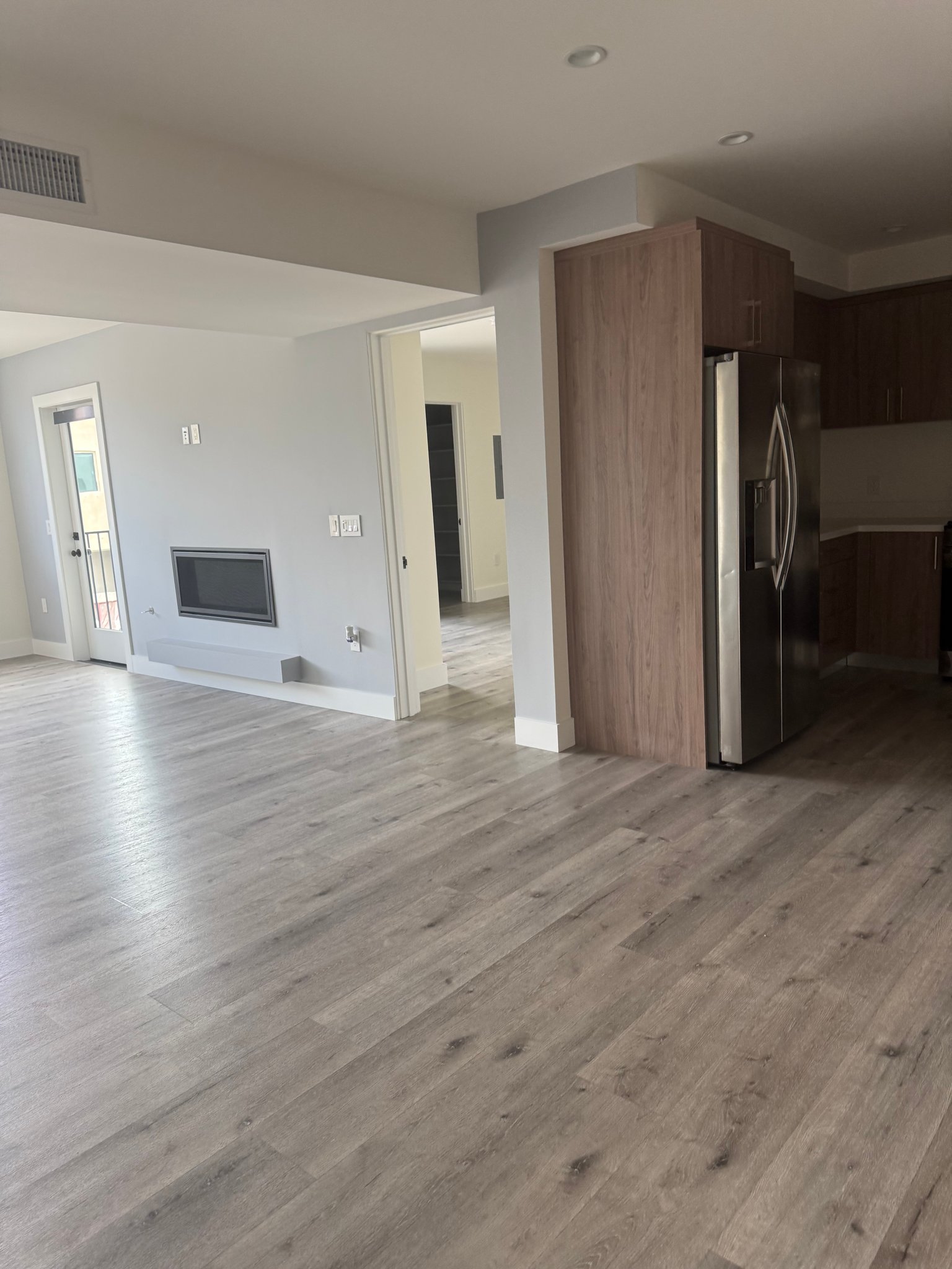 North Hollywood Apartment: 5923 Laurel Canyon Blvd