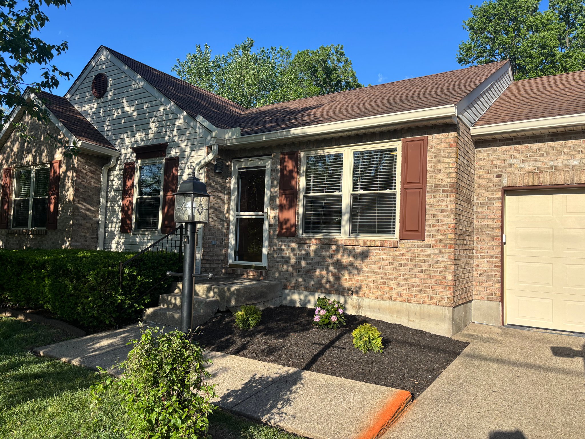 Burlington House: 1708 Deer Run Dr