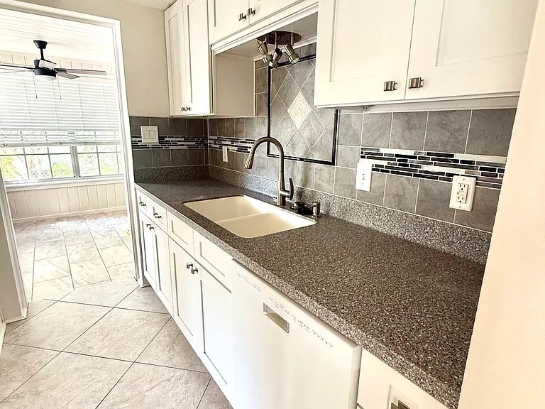 tampa House: 6506 Mushinski Rd