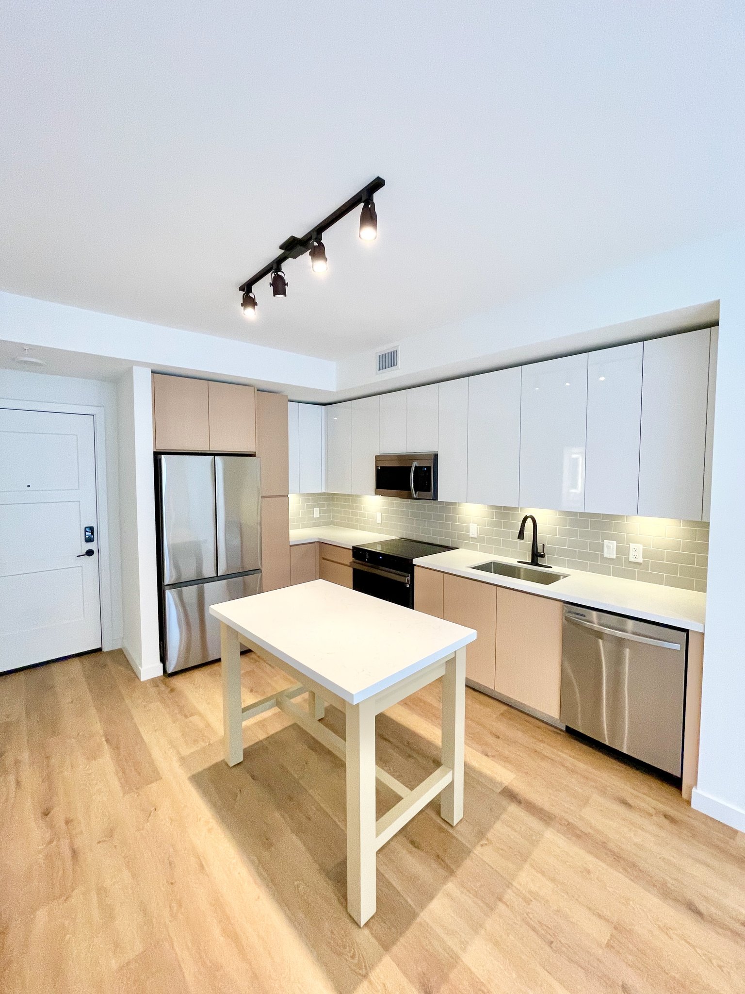 North Miami Apartment: 1785 NE 124 Street