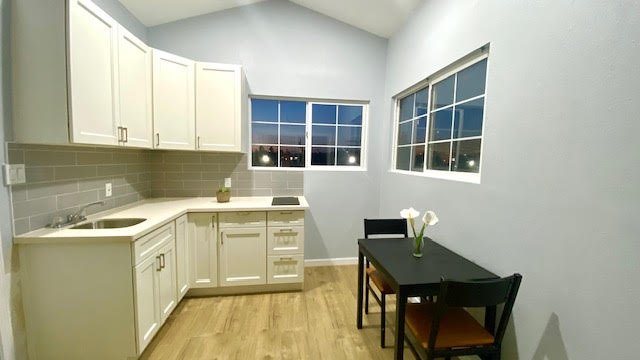 San leandro House: 168th Ave