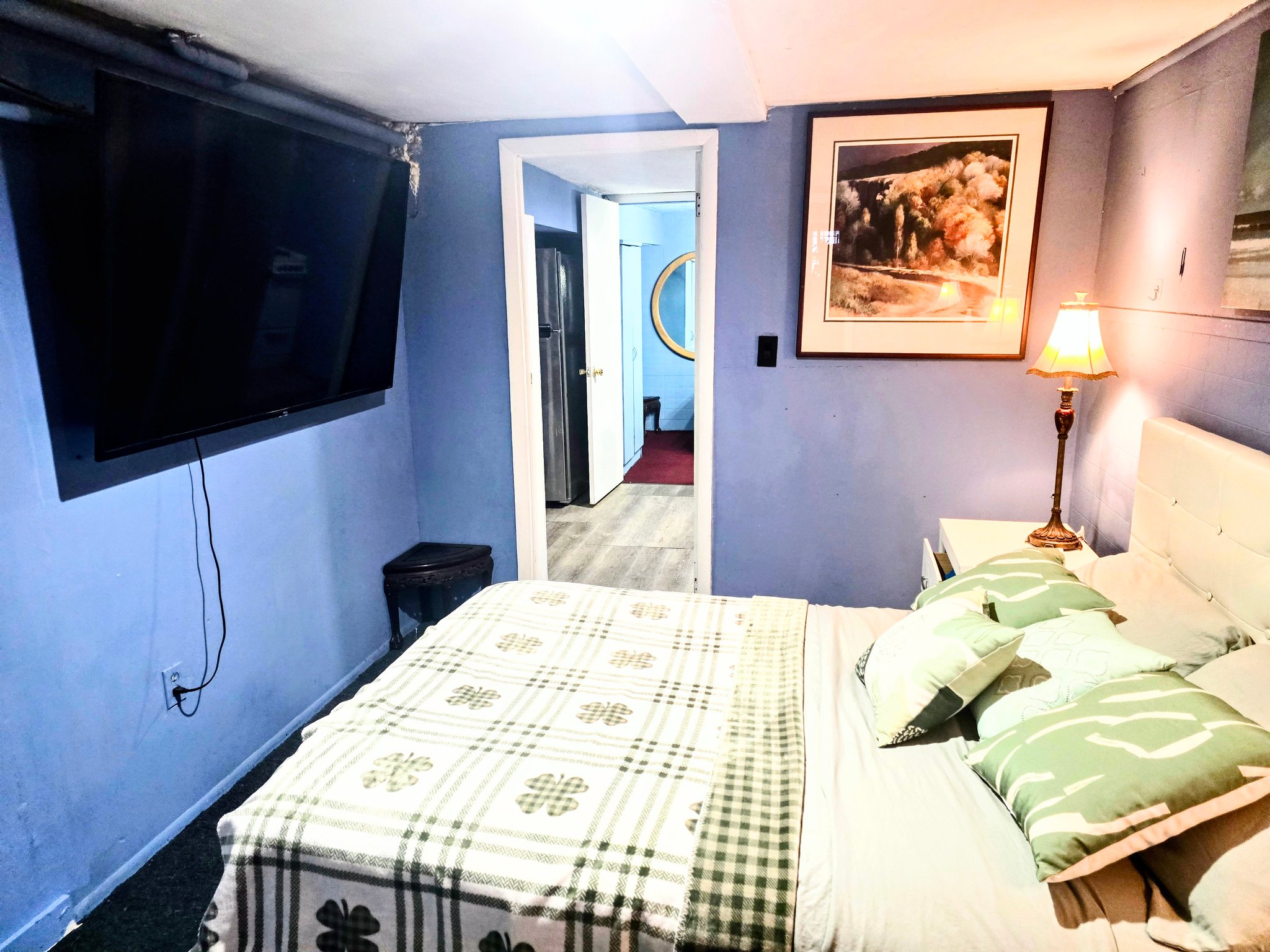 Newark House: 913 Franklin Ave