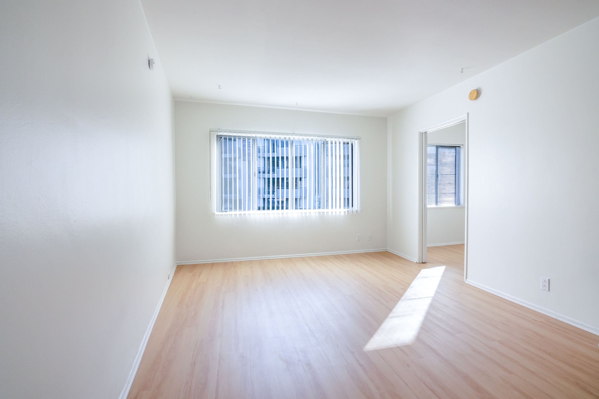 Los Angeles Apartment: 667-669 Levering Ave