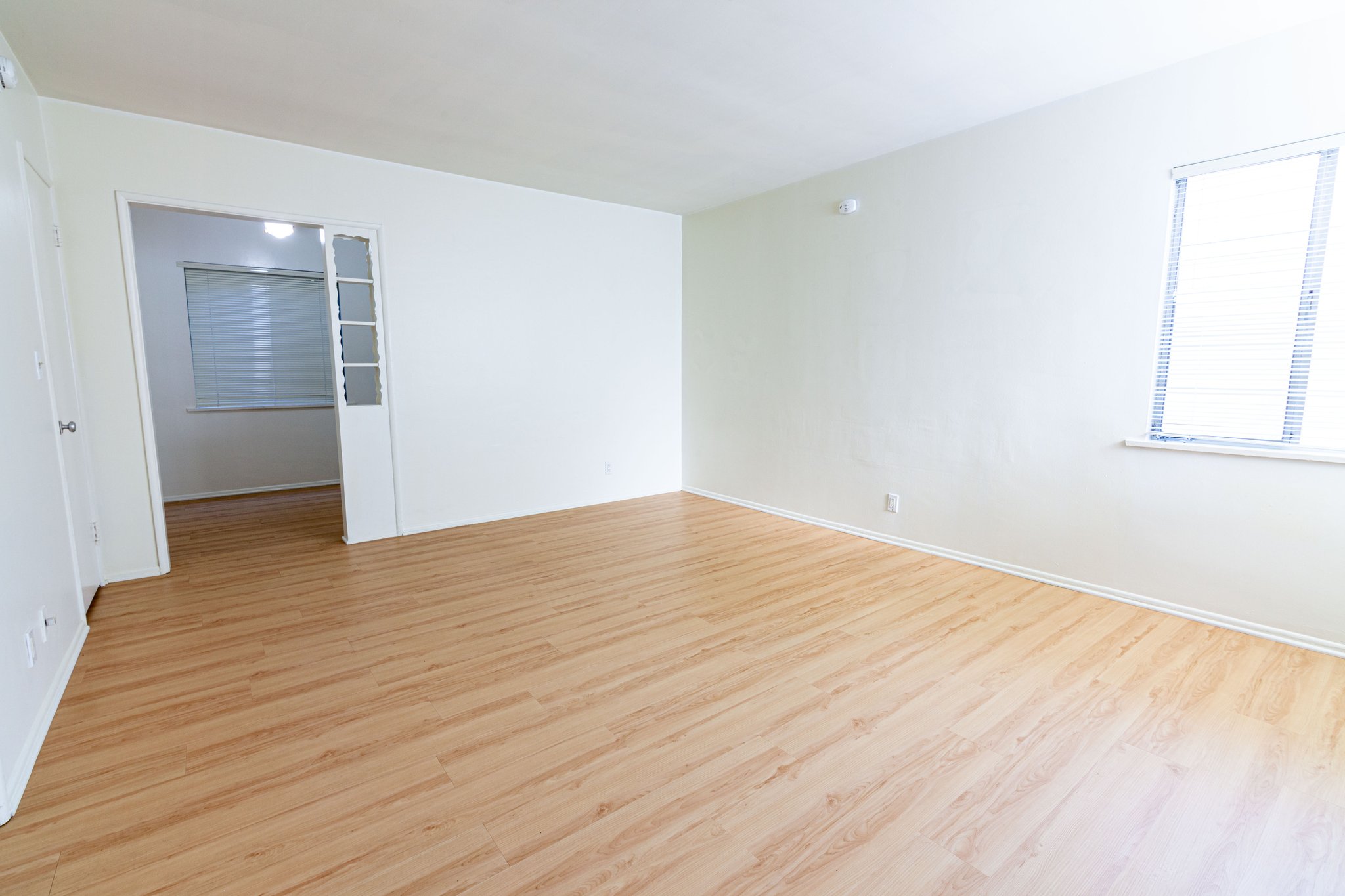 Los Angeles Apartment: 667-669 Levering Ave