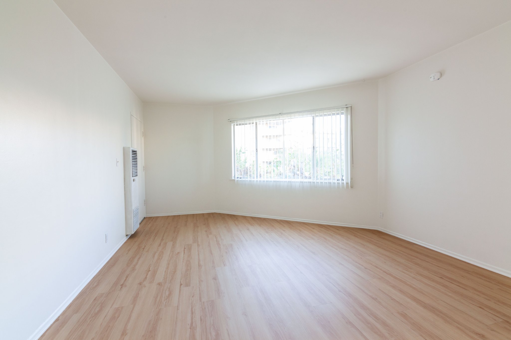 Los Angeles Apartment: 667-669 Levering Ave
