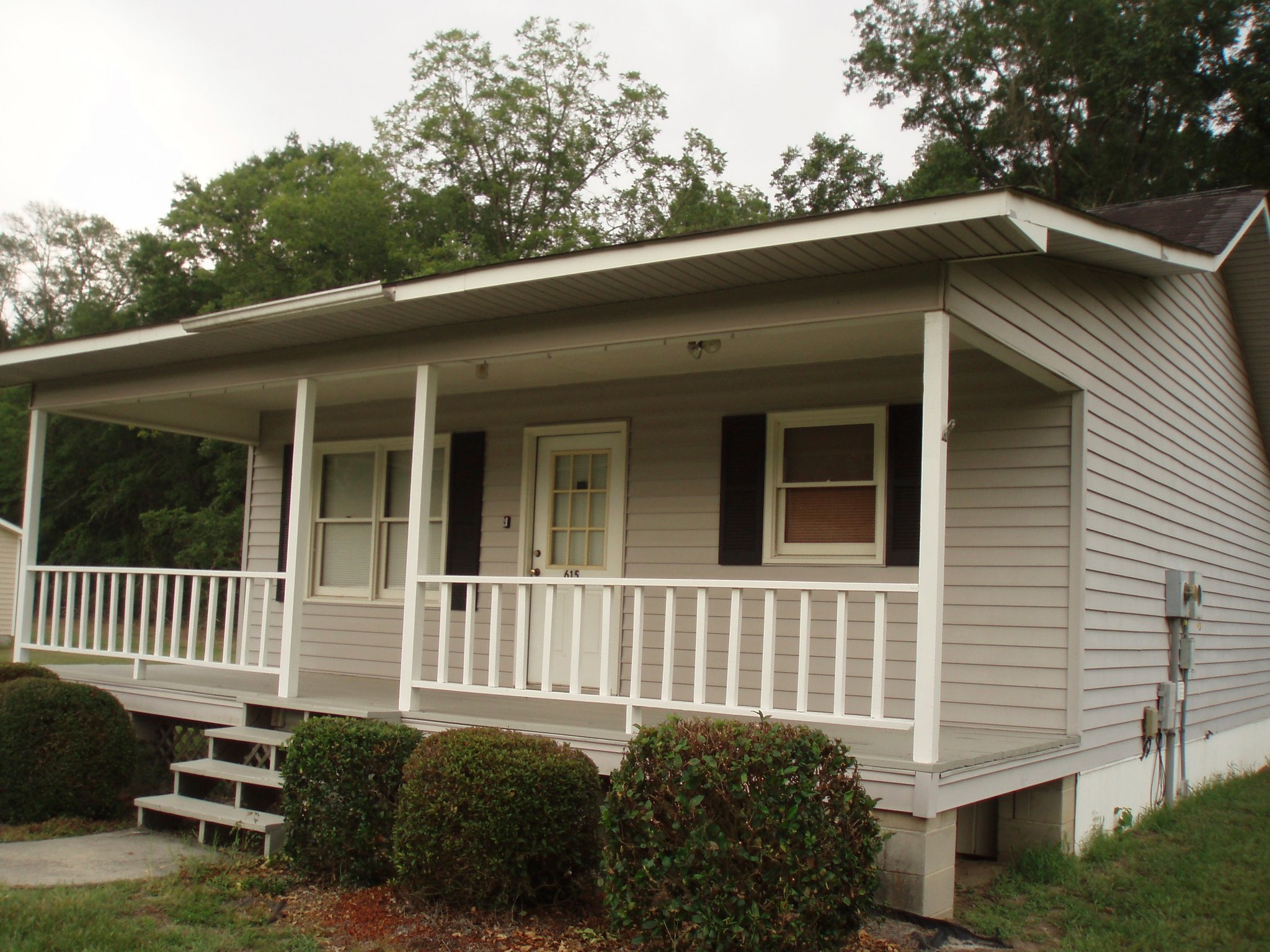 Dublin House: 615 Windcrest Dr