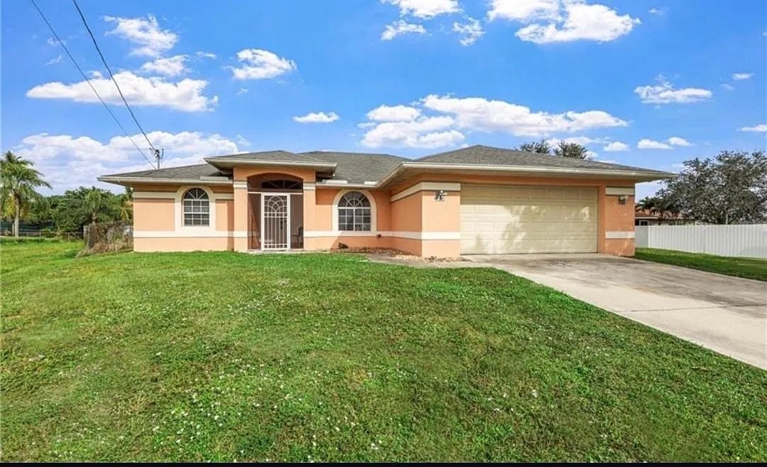 CAPE CORAL House: 821 NW EMBERS TER