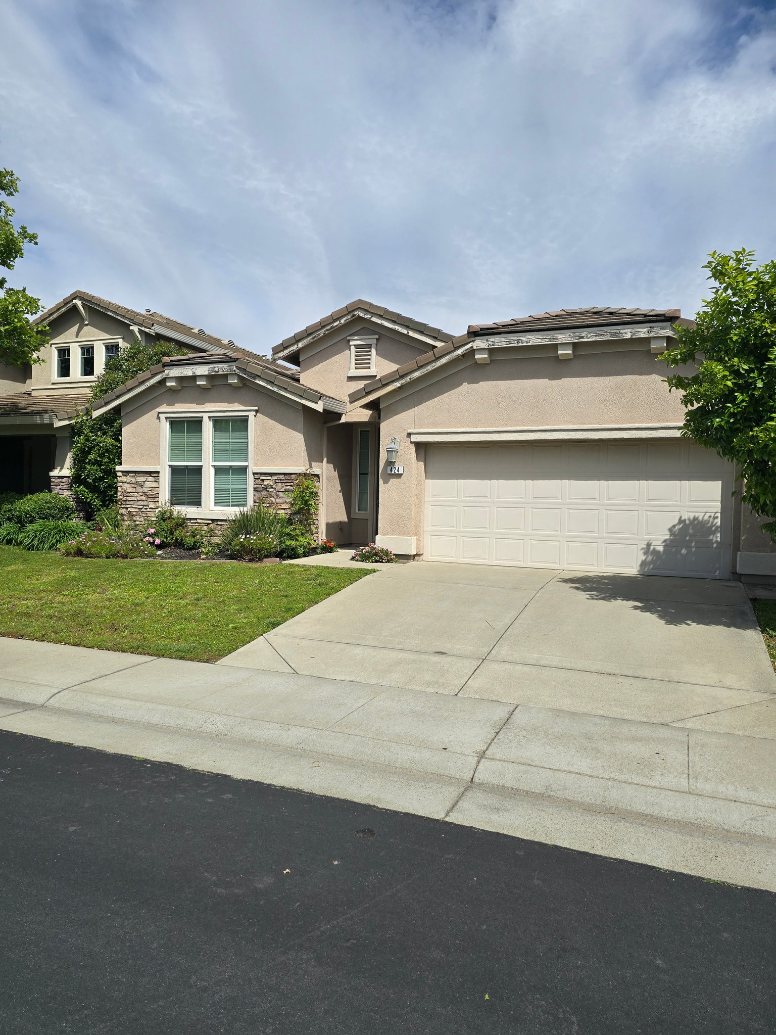 Roseville House: 424 Leighton Ct