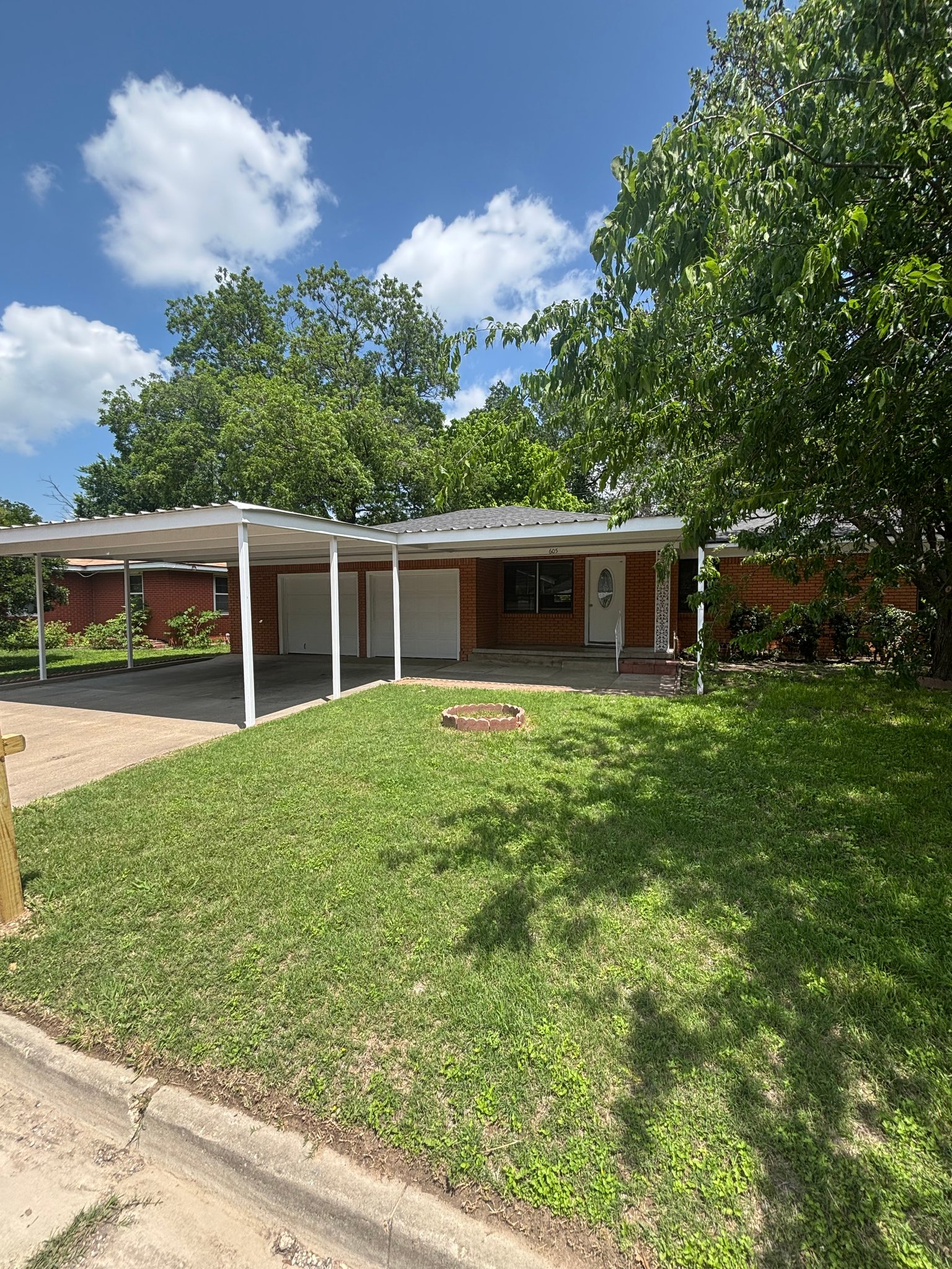 Waco House: 605 N Joyce St