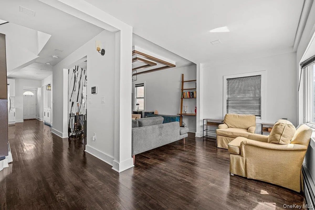 Bronx House: 916 Clarence Ave