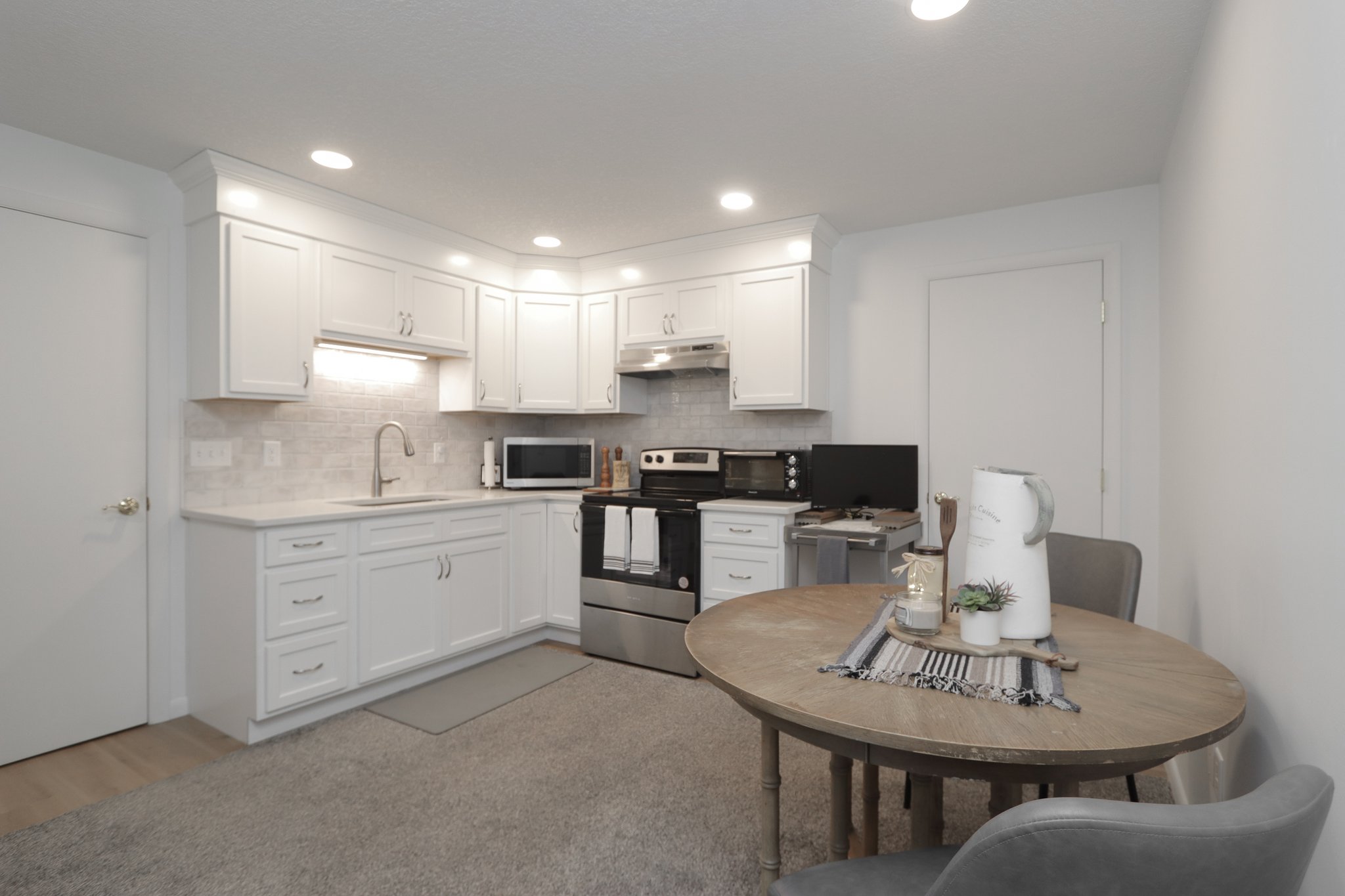 Longmeadow Multiplex: 159 Redfern Dr