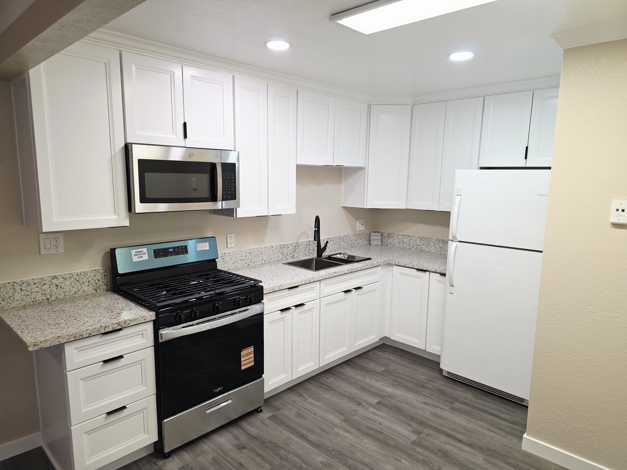 San Diego Apartment: 5917 Streamview Dr