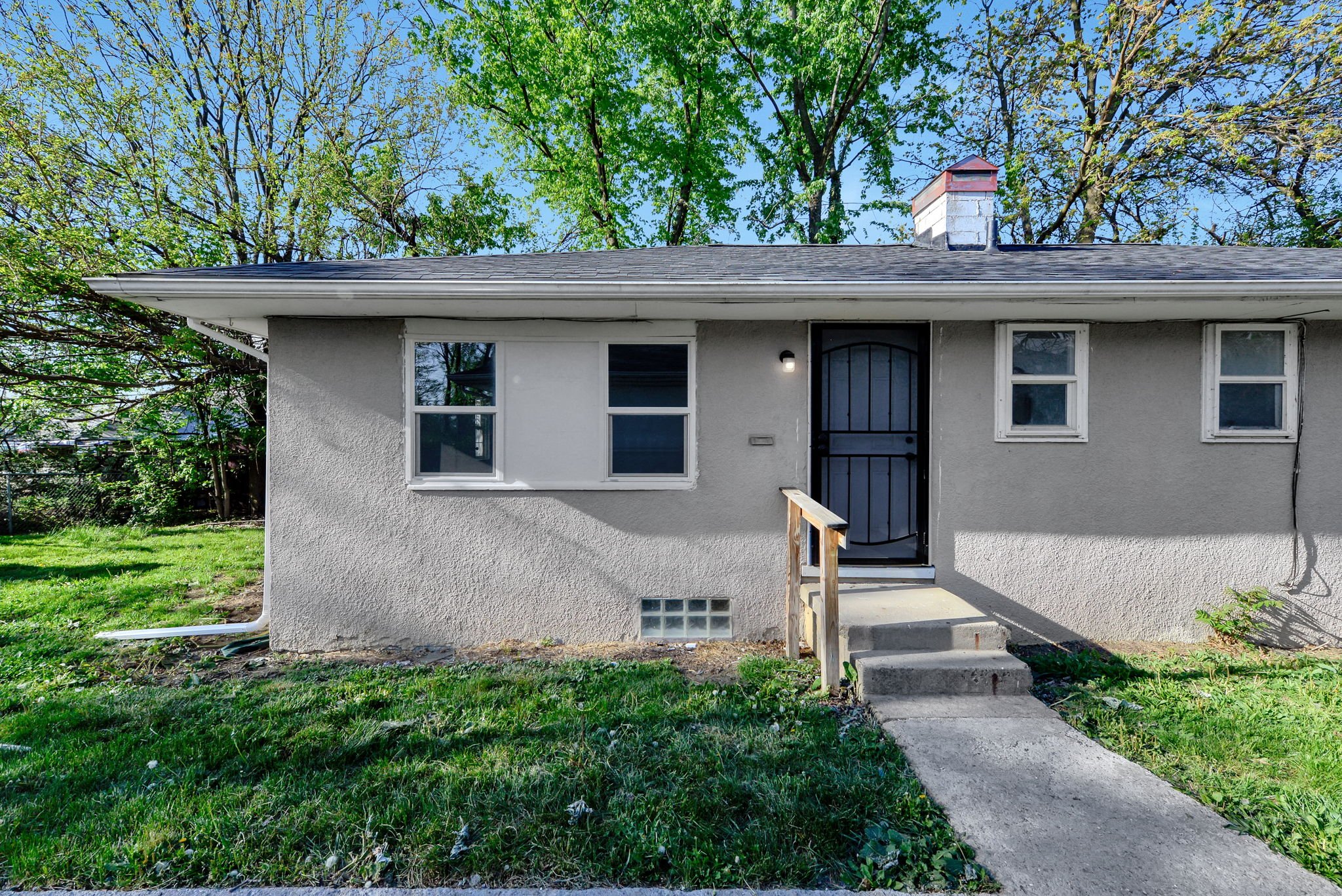 Columbus Multiplex: 2383 Hiawatha Park Dr