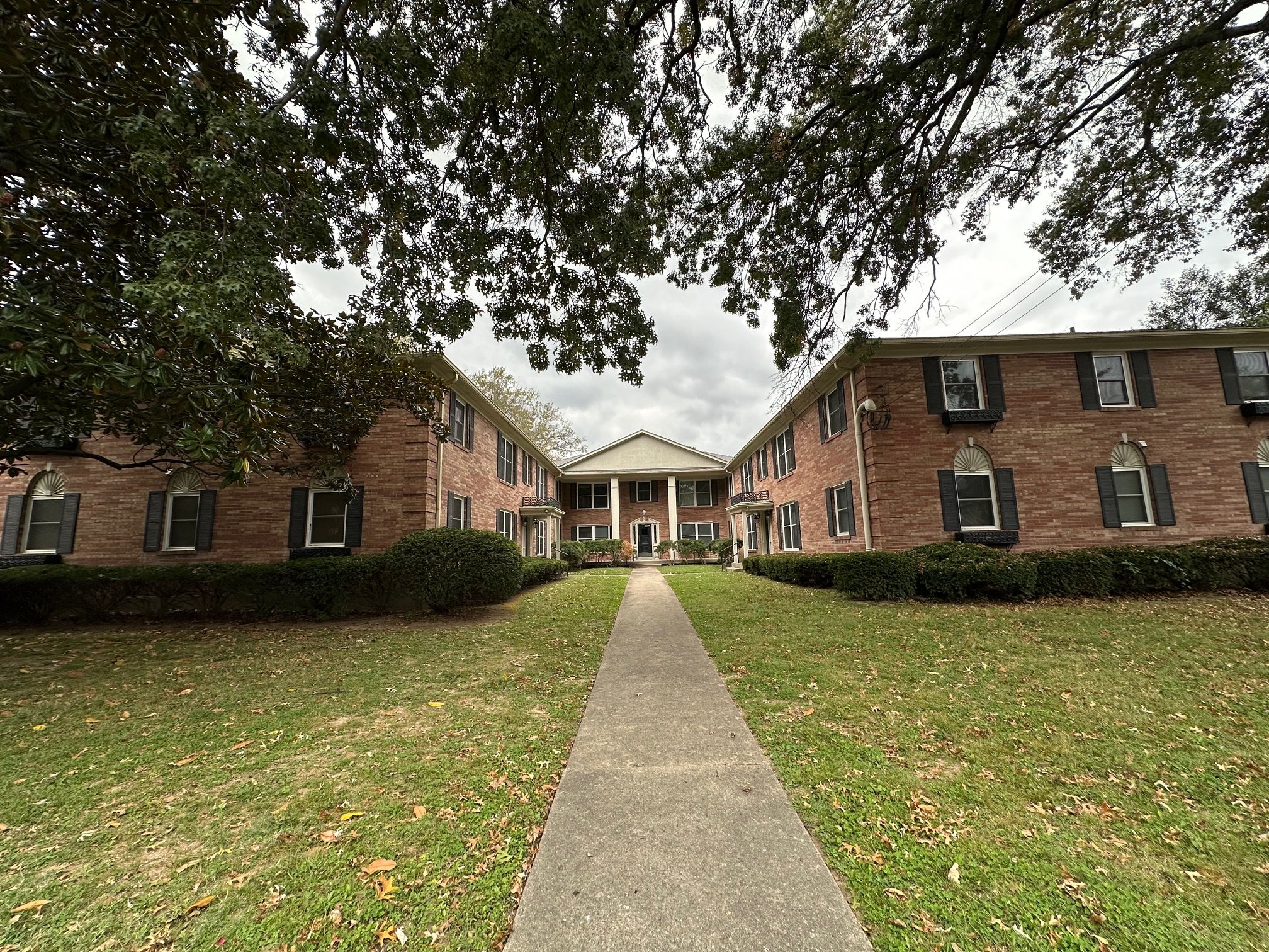 Louisville Apartment: 3807 Leland Road