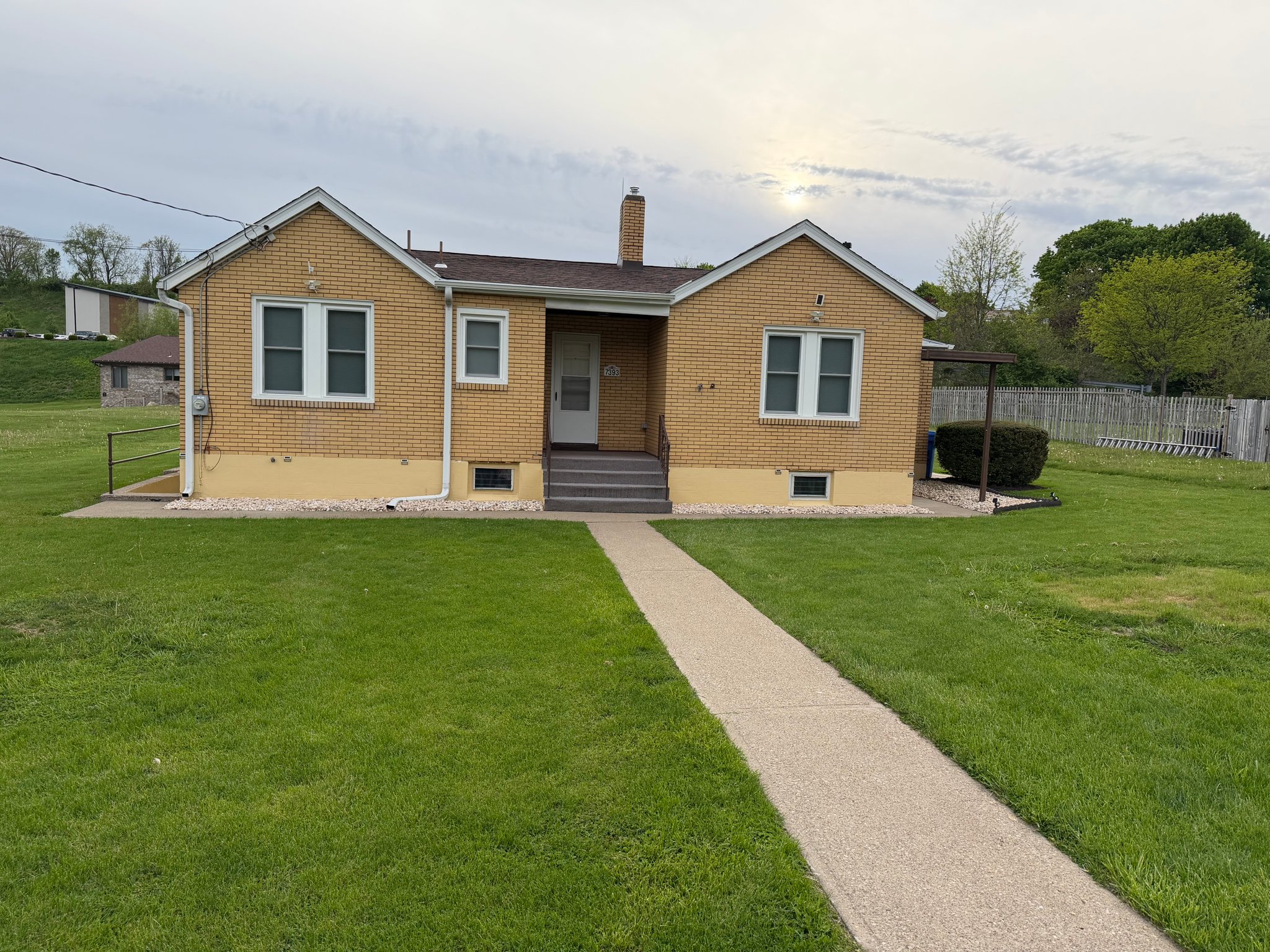 Oakdale House: 7393 Steubenville Pike