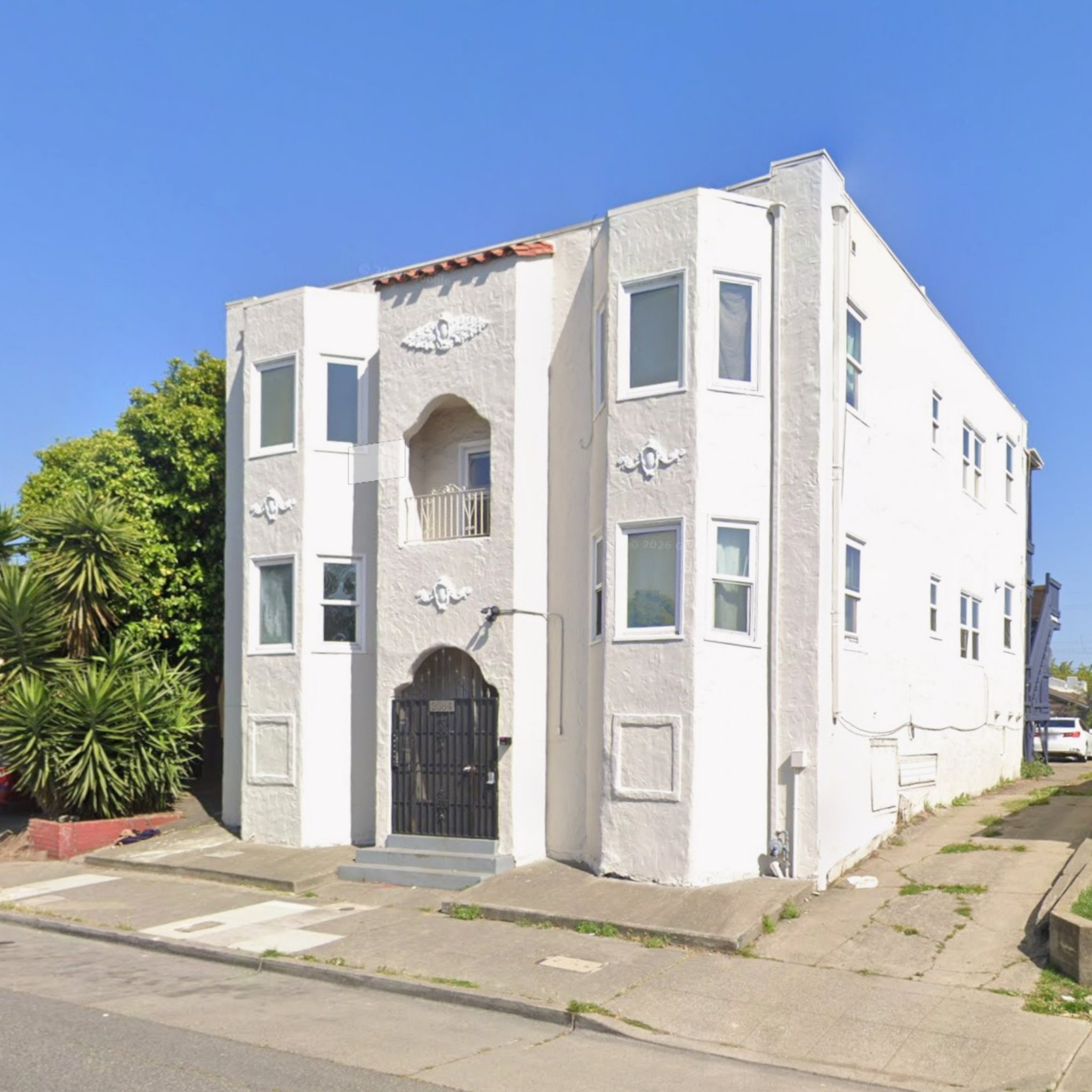 Oakland Apartment: 2684 73rd Ave