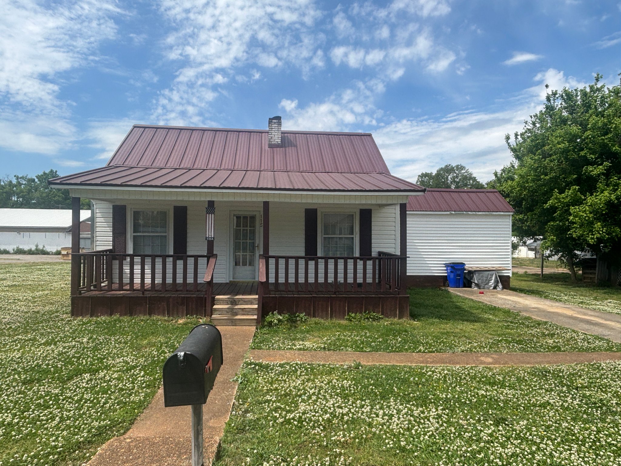 Florence House: 115 N Richards St