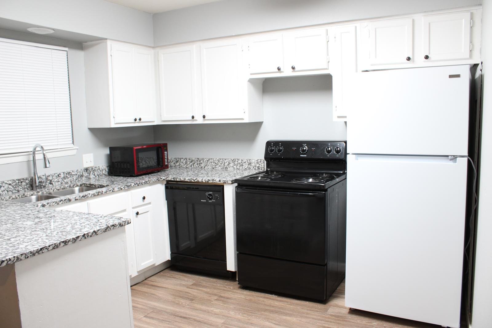 Longview Multiplex: 2912-2914 Bernice Dr