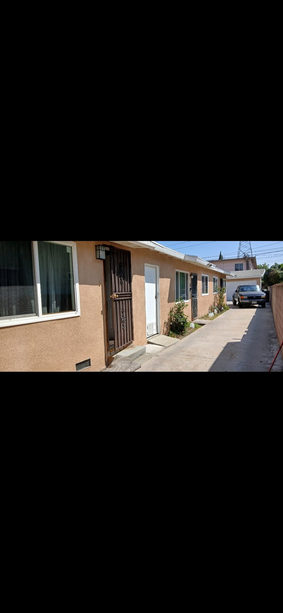 South Gate Apartment: 8928 Elizabeth