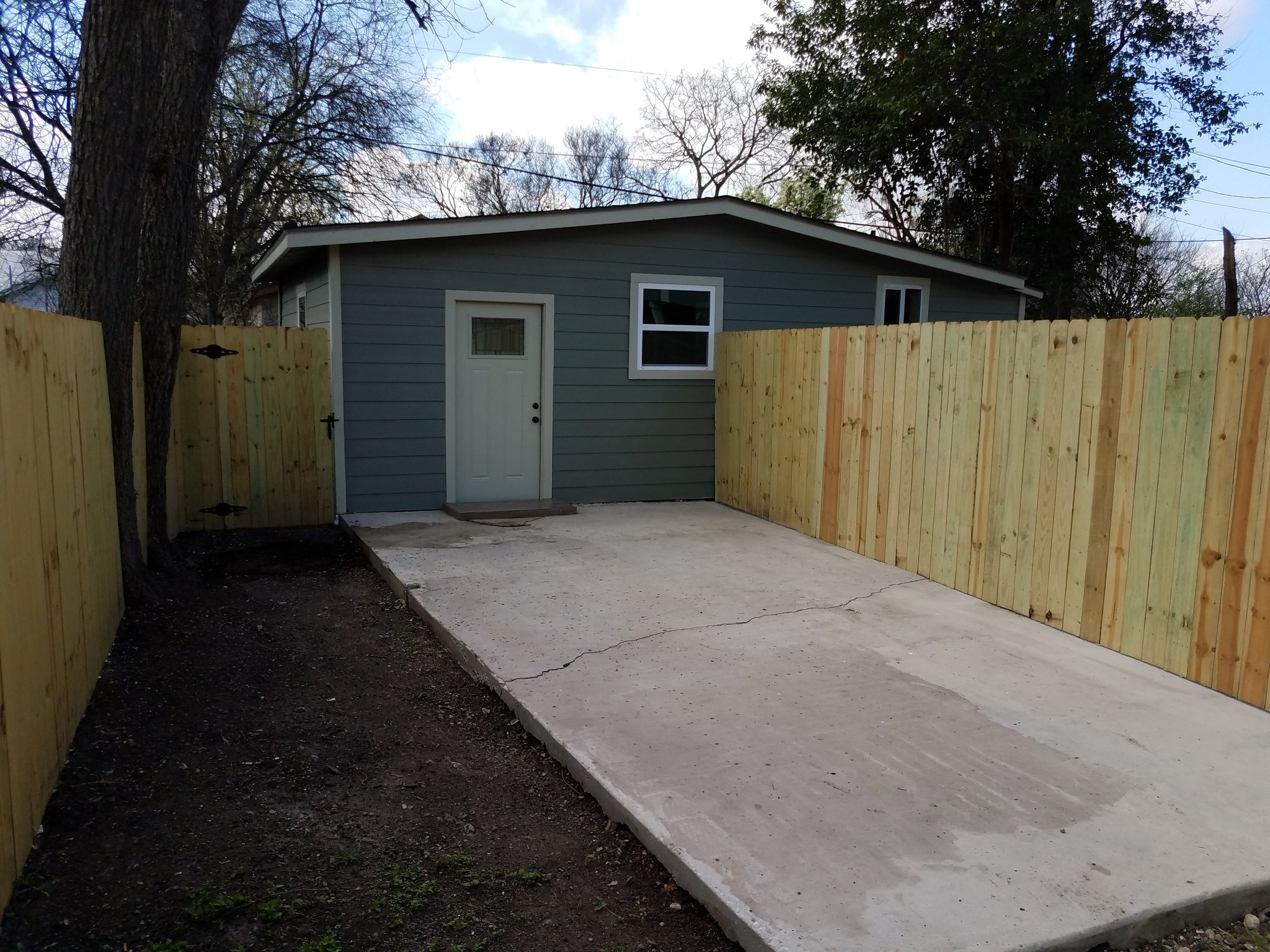 San Antonio House: 418 E Highland Blvd