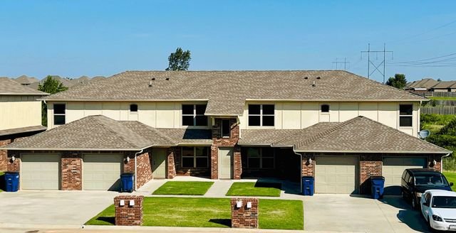 Harrah Townhome: 20849 Landmark Dr