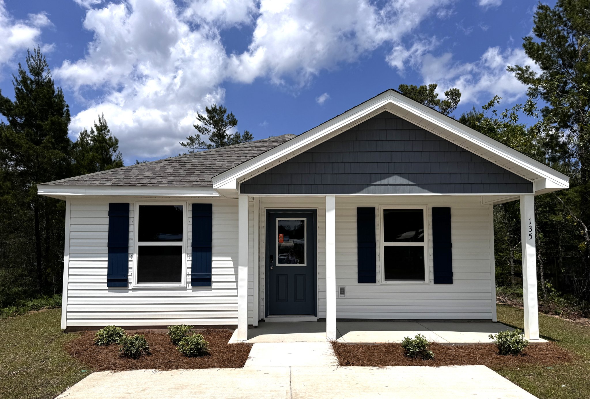 DEFUNIAK SPRINGS House: 135 E TIGER LILY LN