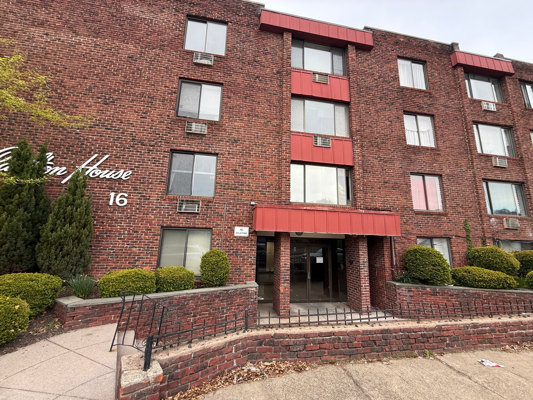 Hartford Apartment: 16 Niles St