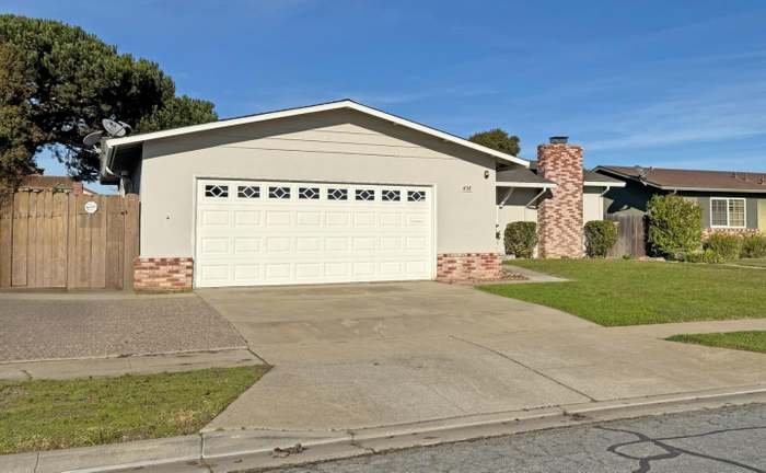 Salinas House: 438 Seminole Way