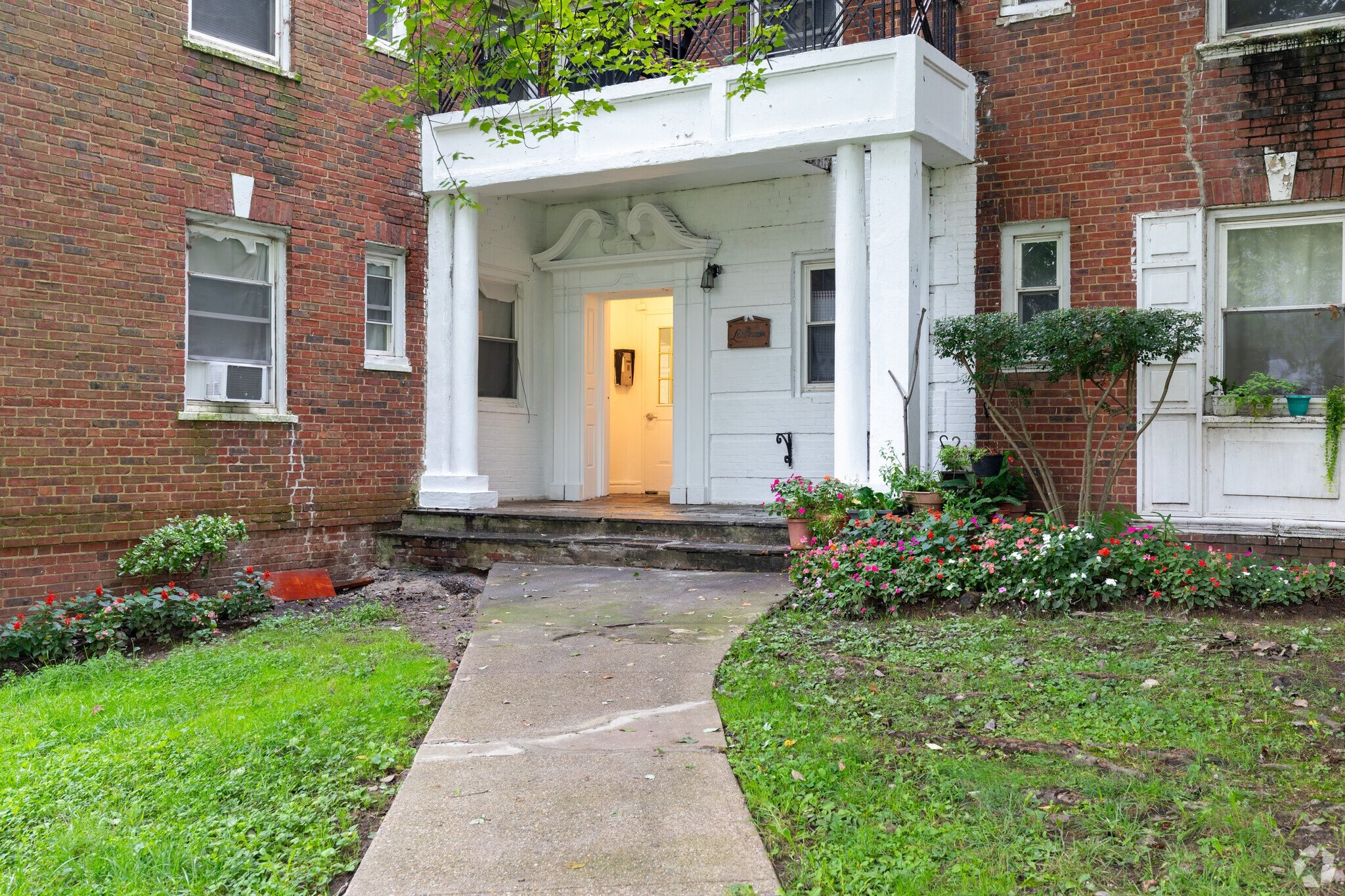 Trenton Apartment: 457 W State St.