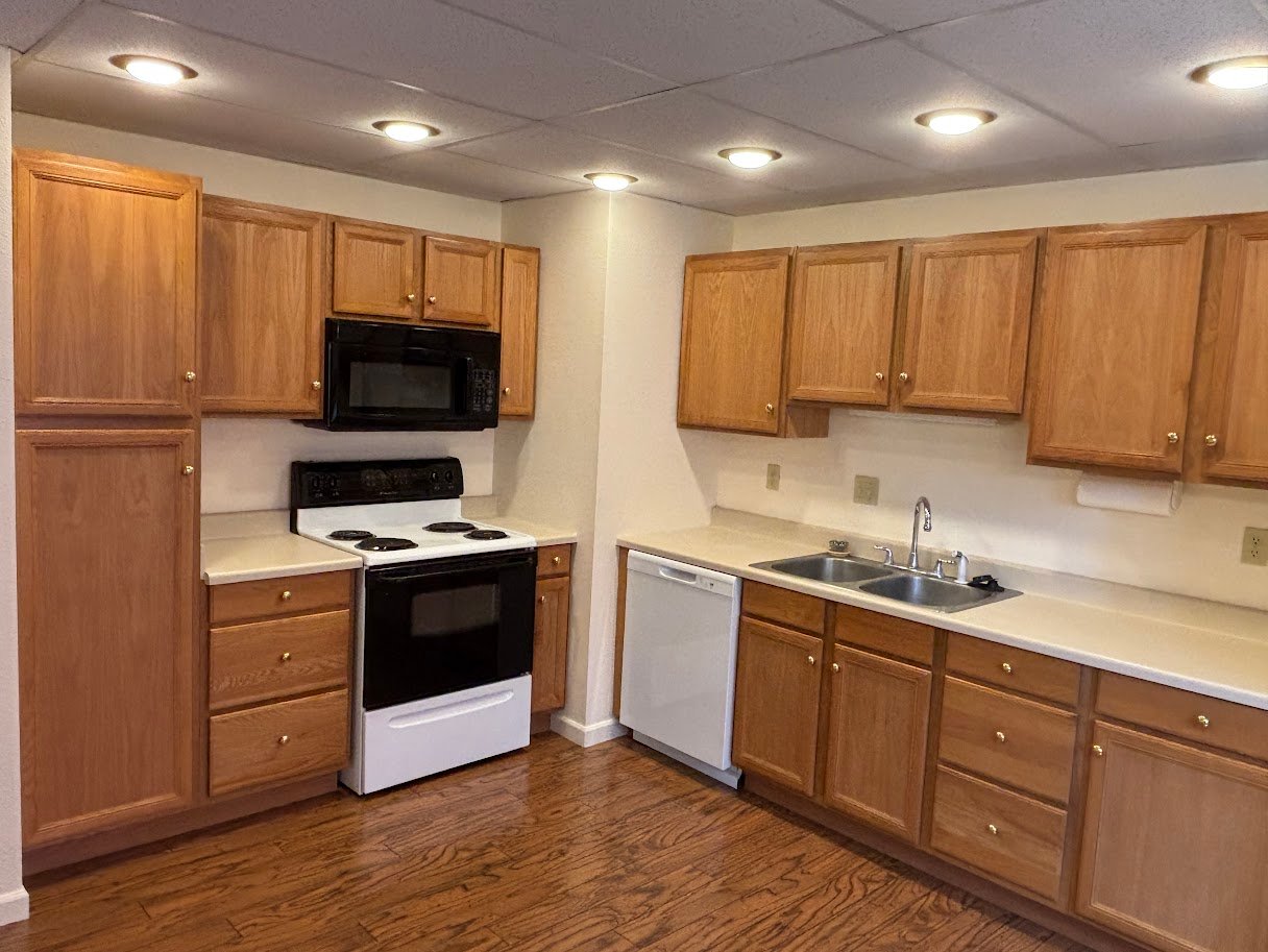 Helena Apartment: 215 E 6 th Ave.